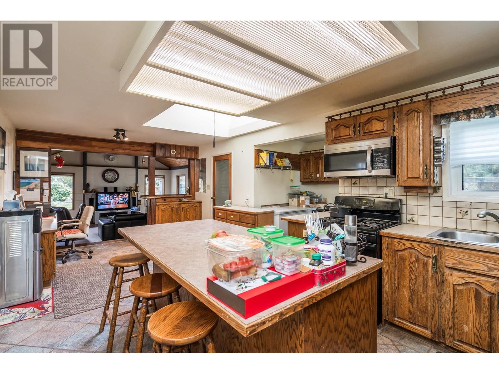 Photo 9 of 12899 230 Street, Maple Ridge BC