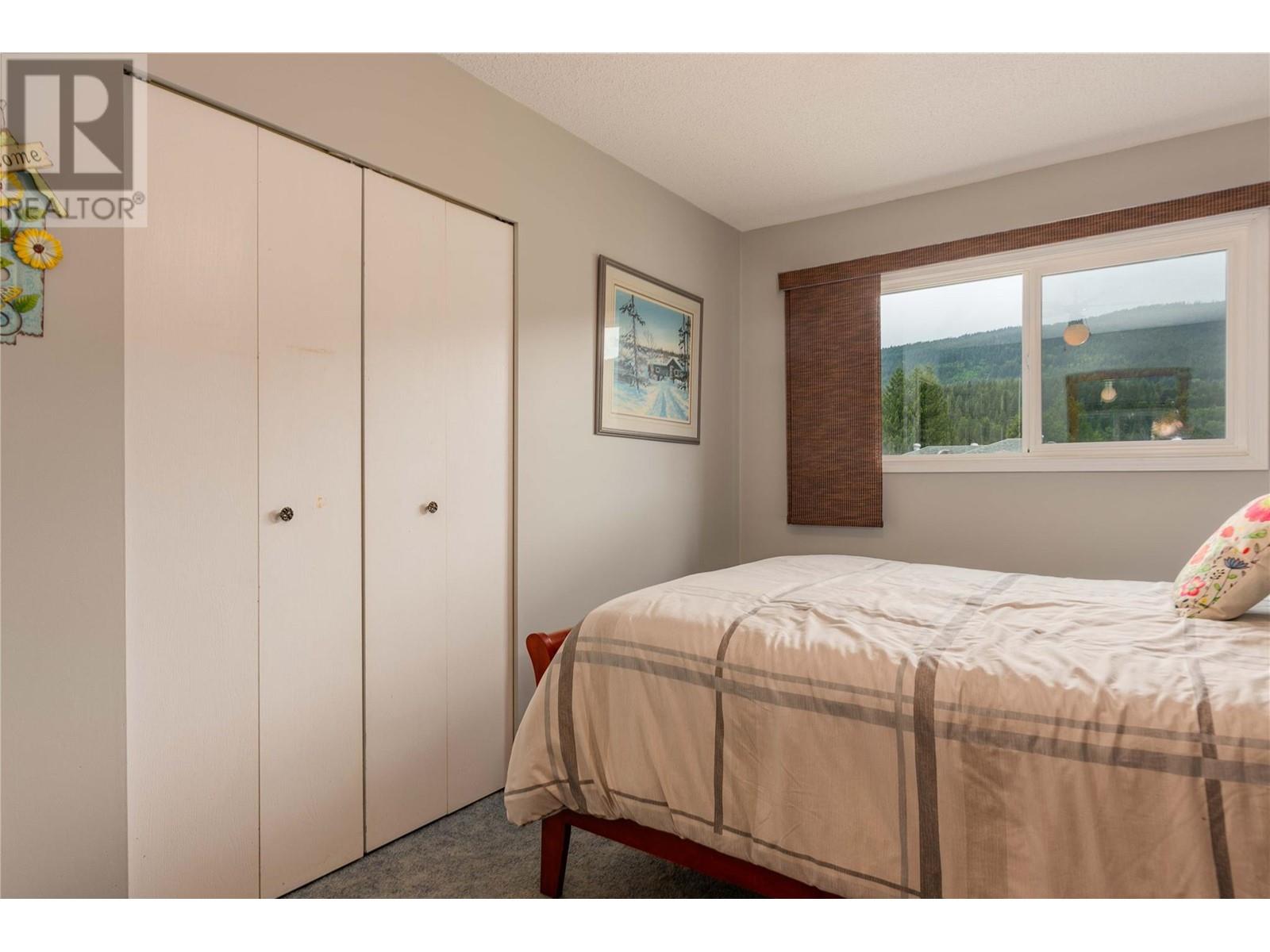 1923 Riverside Crescent, Castlegar