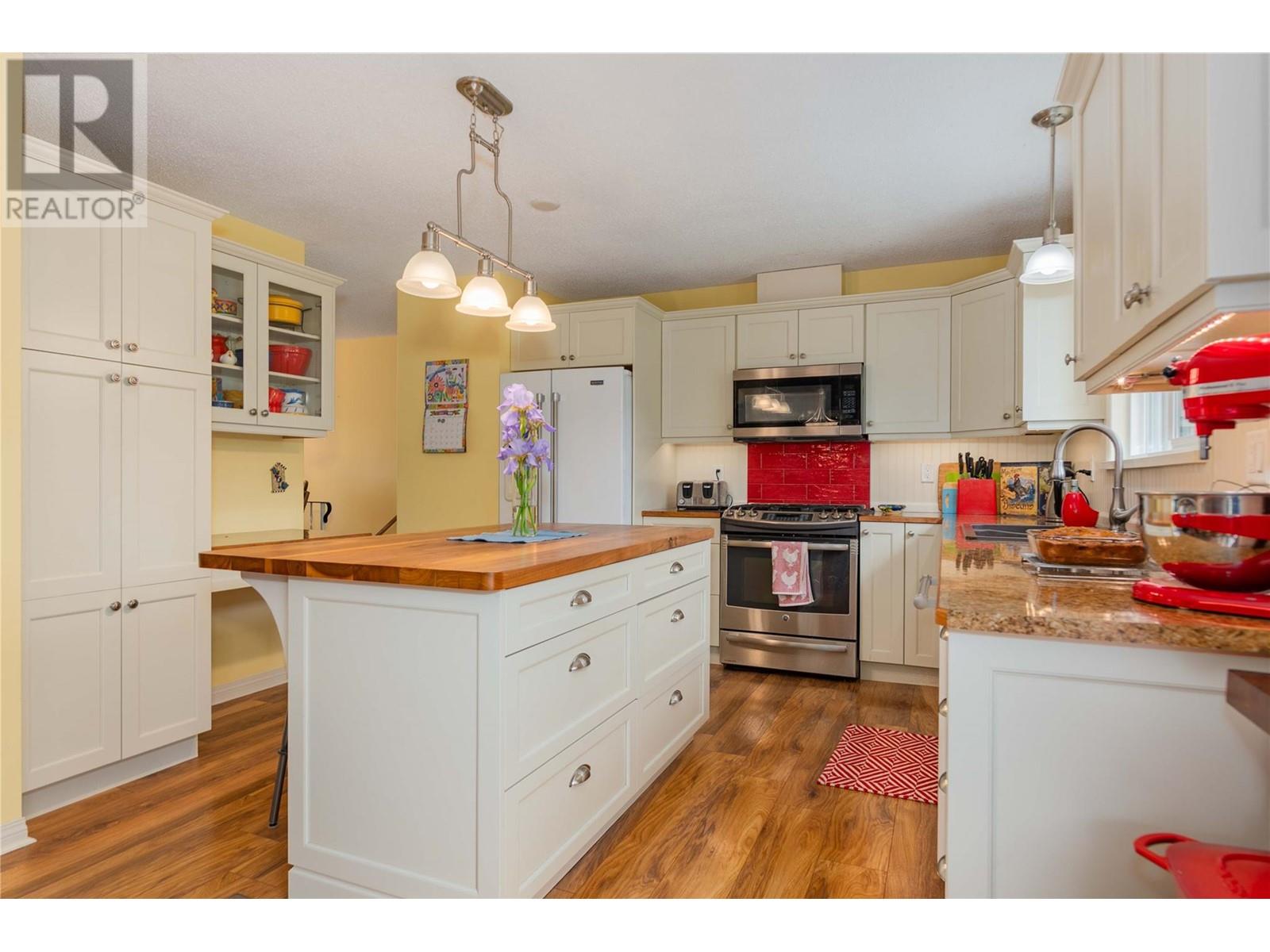 1923 Riverside Crescent, Castlegar
