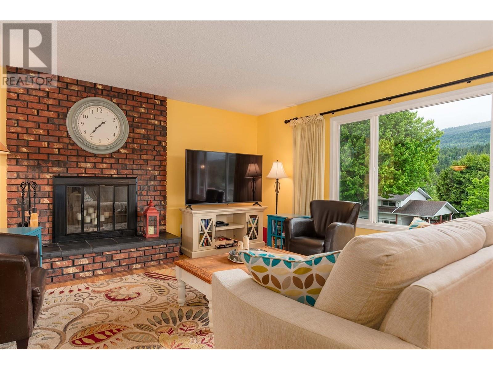 1923 Riverside Crescent, Castlegar