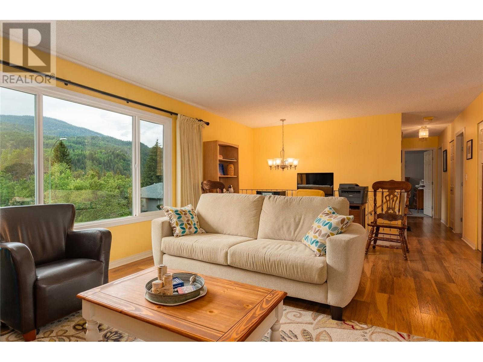 1923 Riverside Crescent, Castlegar