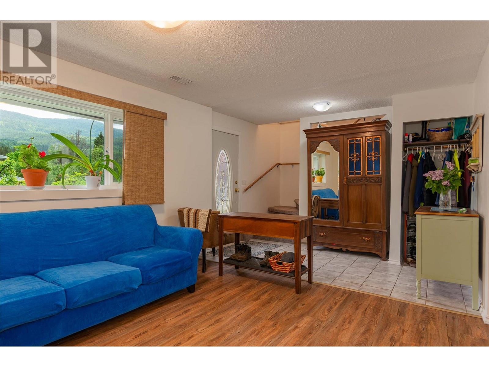 1923 Riverside Crescent, Castlegar