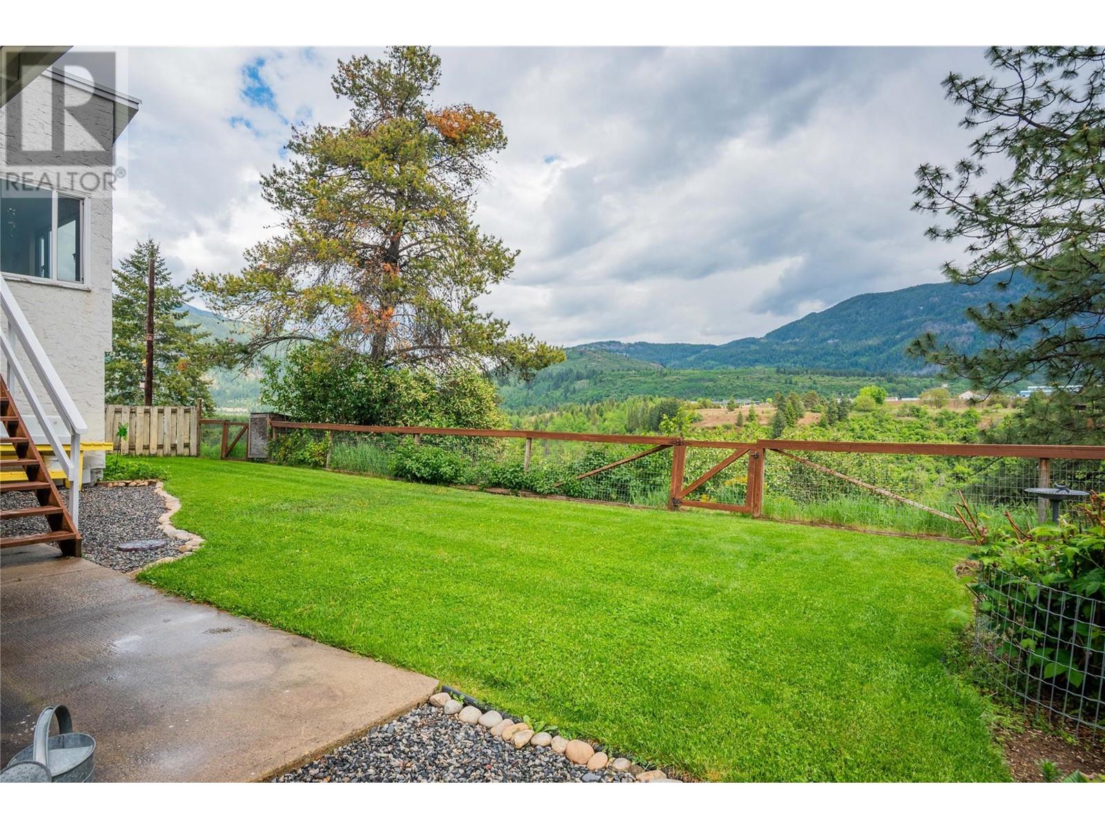 1923 Riverside Crescent, Castlegar
