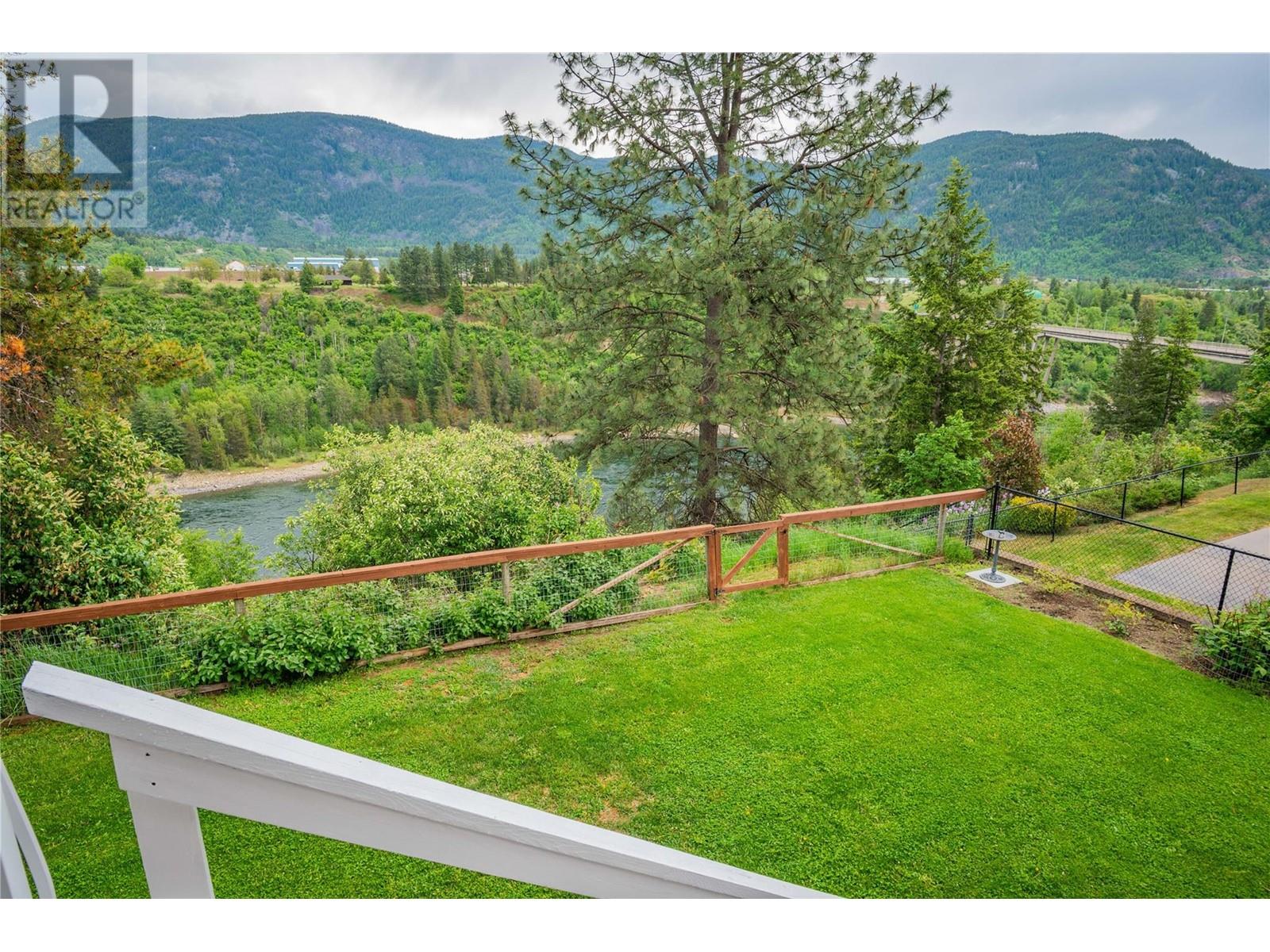 1923 Riverside Crescent, Castlegar