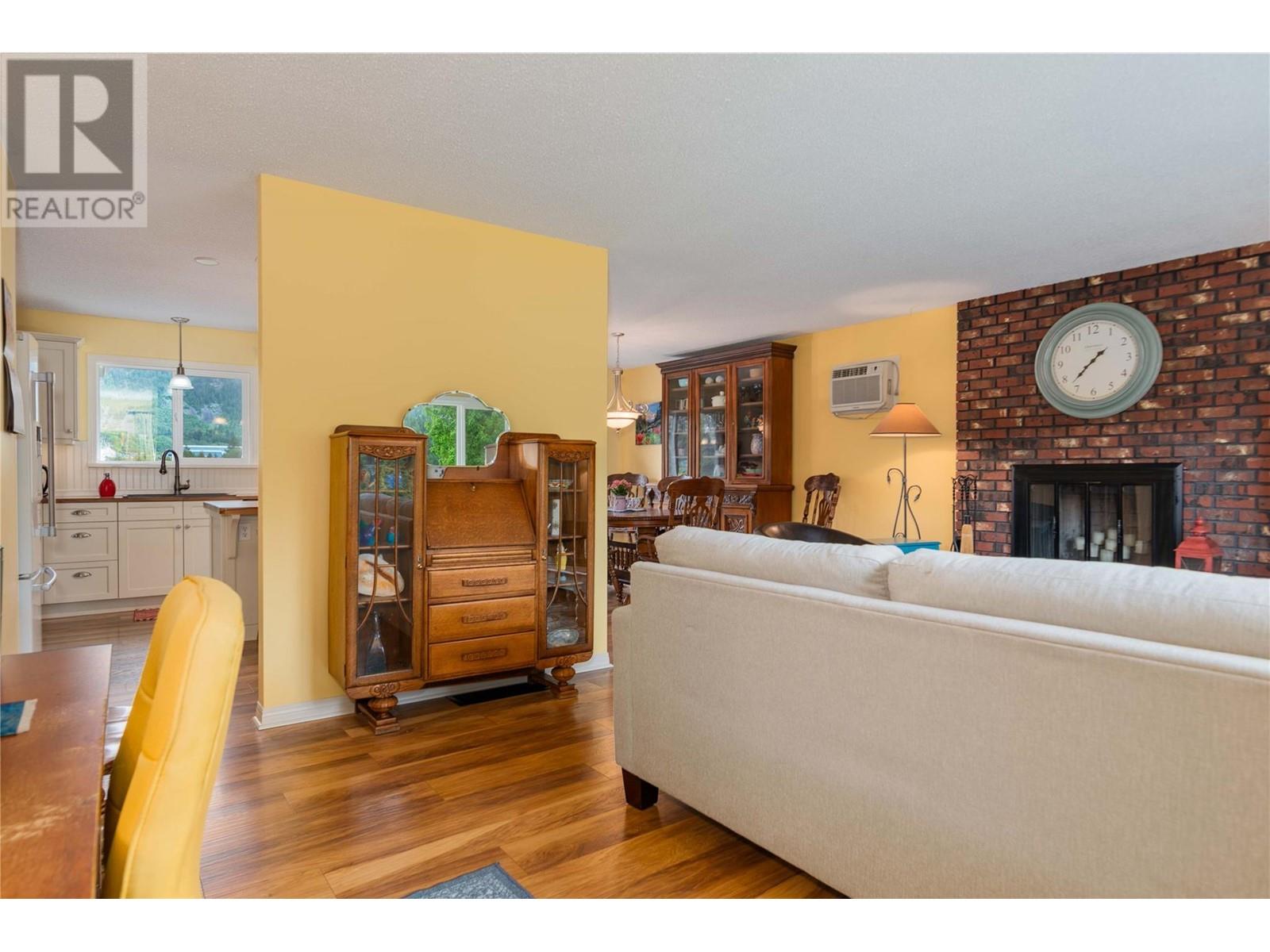 1923 Riverside Crescent, Castlegar