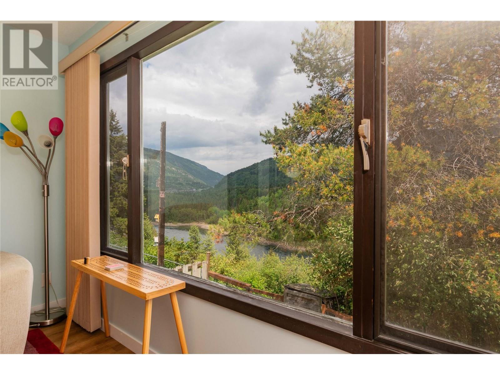 1923 Riverside Crescent, Castlegar