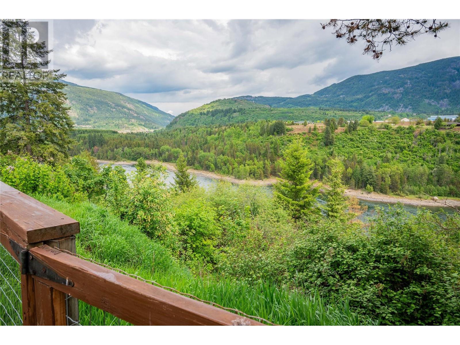 1923 Riverside Crescent, Castlegar