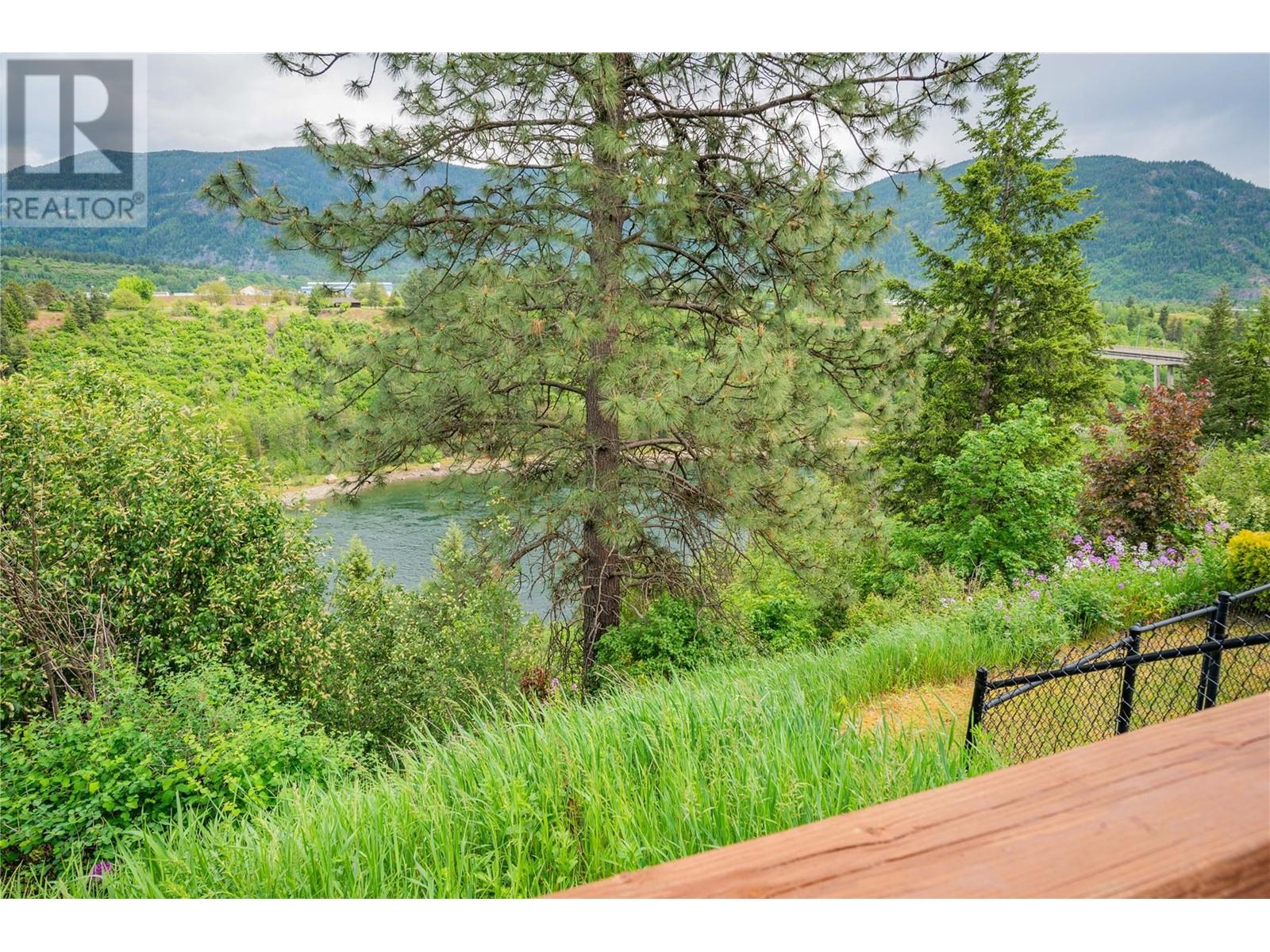 1923 Riverside Crescent, Castlegar