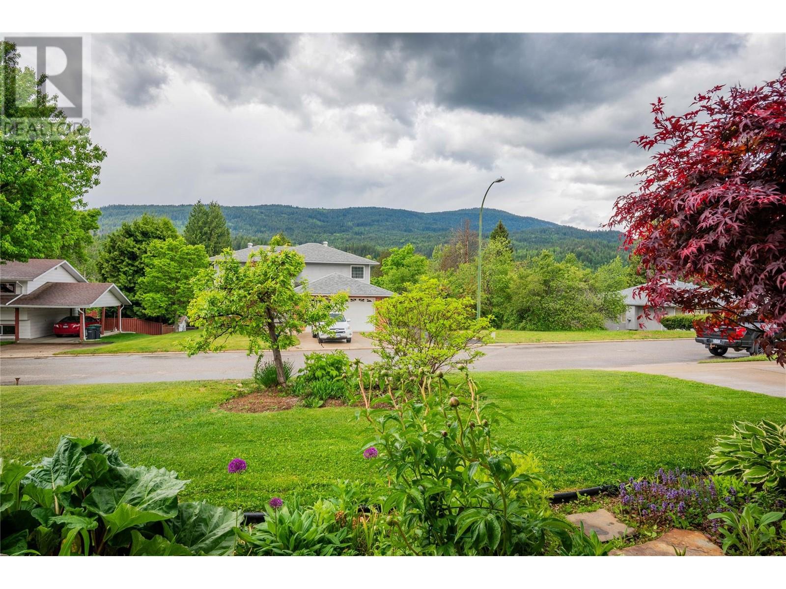 1923 Riverside Crescent, Castlegar