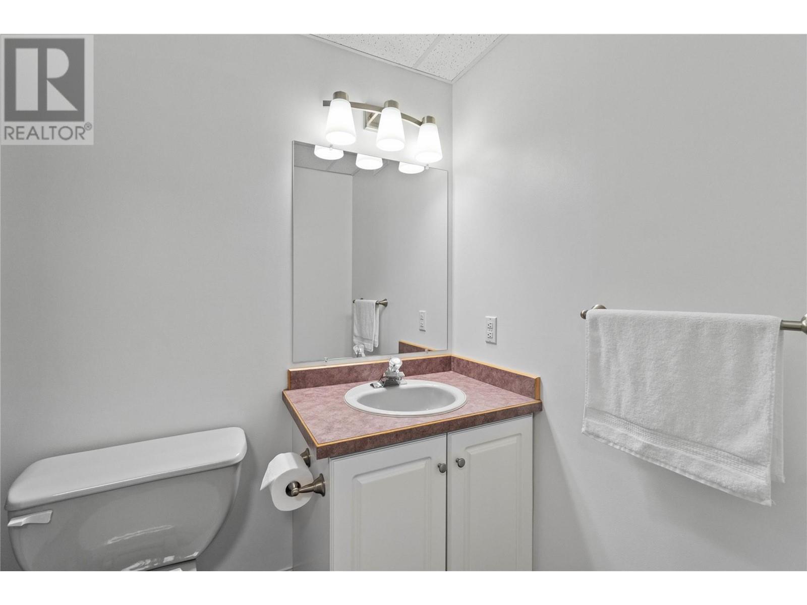  250 60 Street Northwest, Salmon Arm