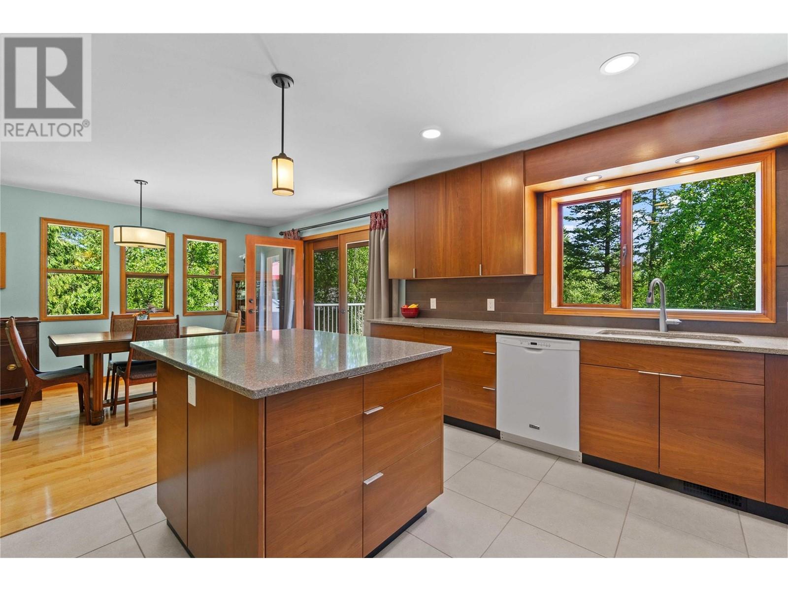  250 60 Street Northwest, Salmon Arm