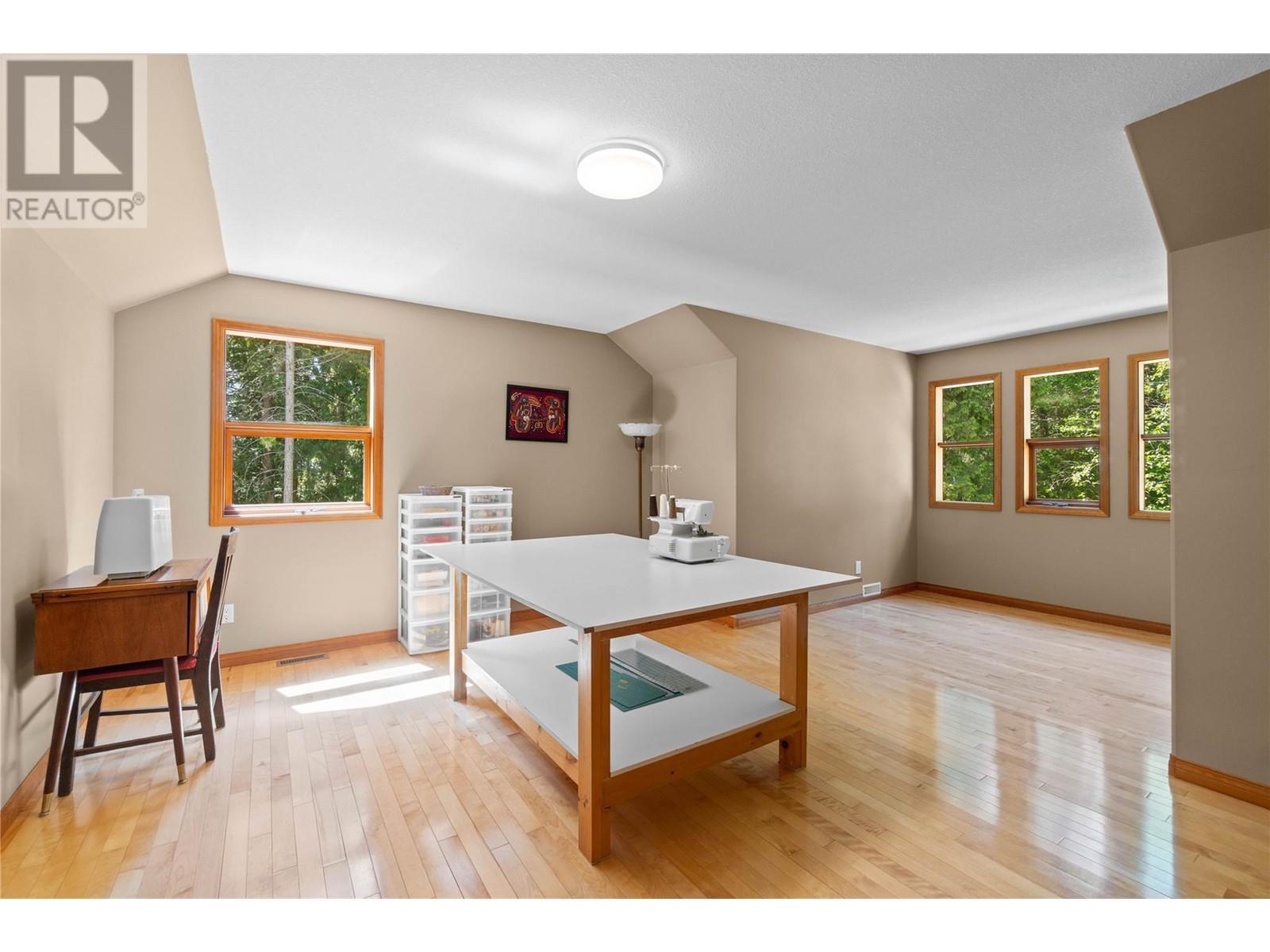 250 60 Street Northwest, Salmon Arm