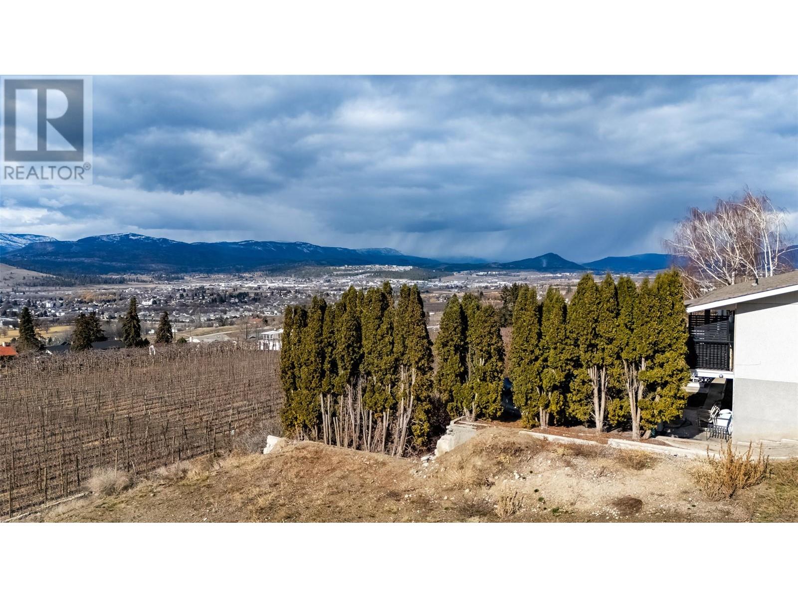 Photo 10 of 424 Gibson Road, Kelowna BC