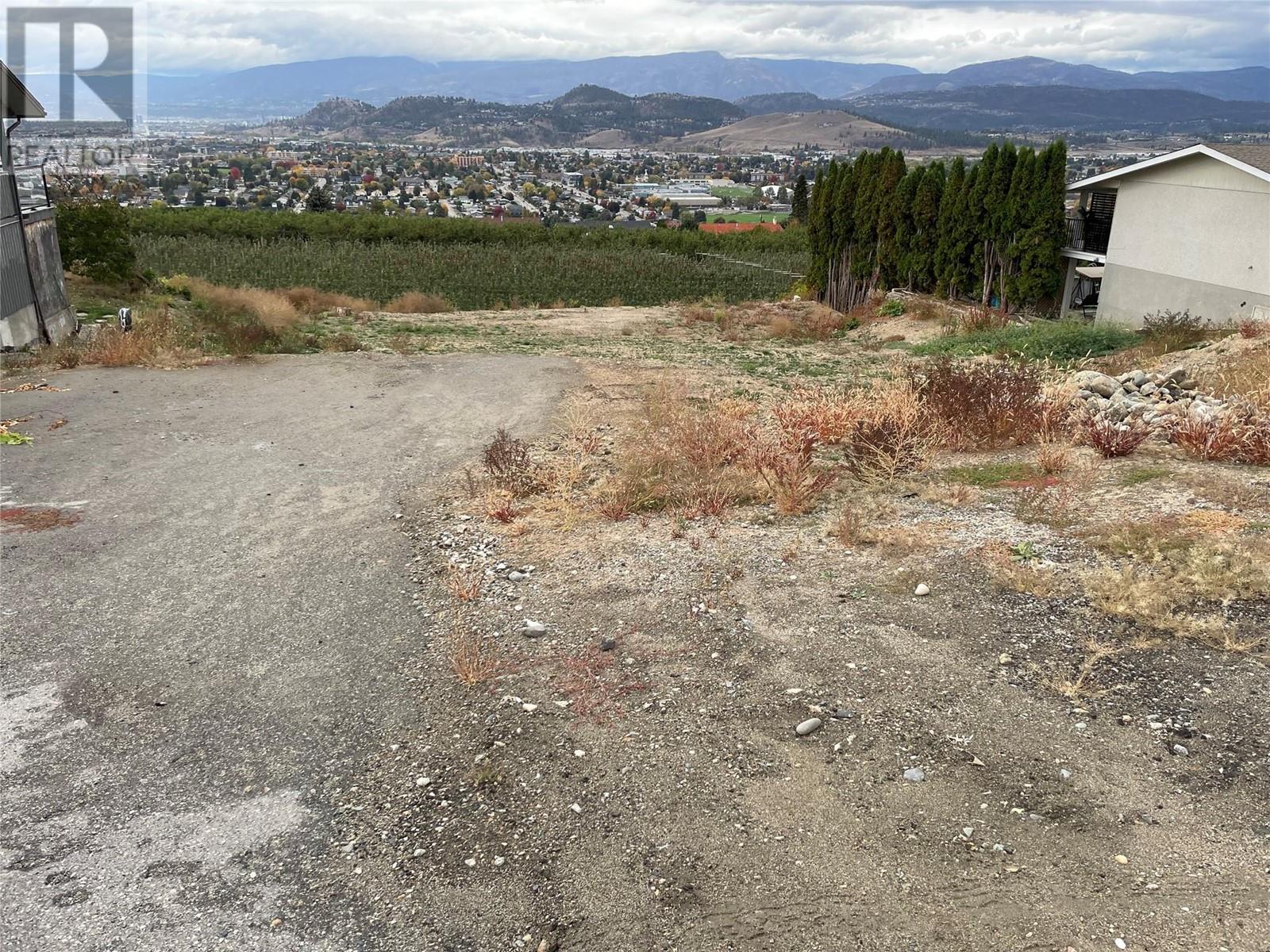 Photo 3 of 424 Gibson Road, Kelowna BC