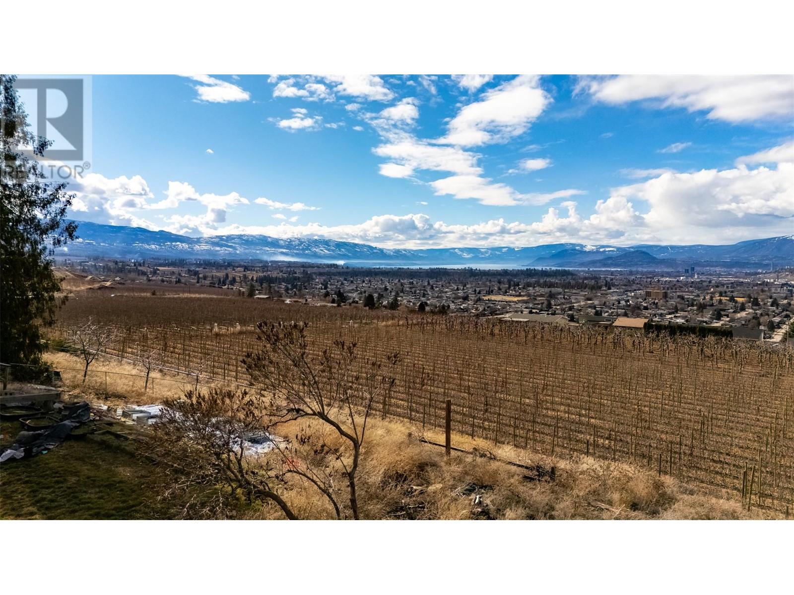 Photo 8 of 424 Gibson Road, Kelowna BC