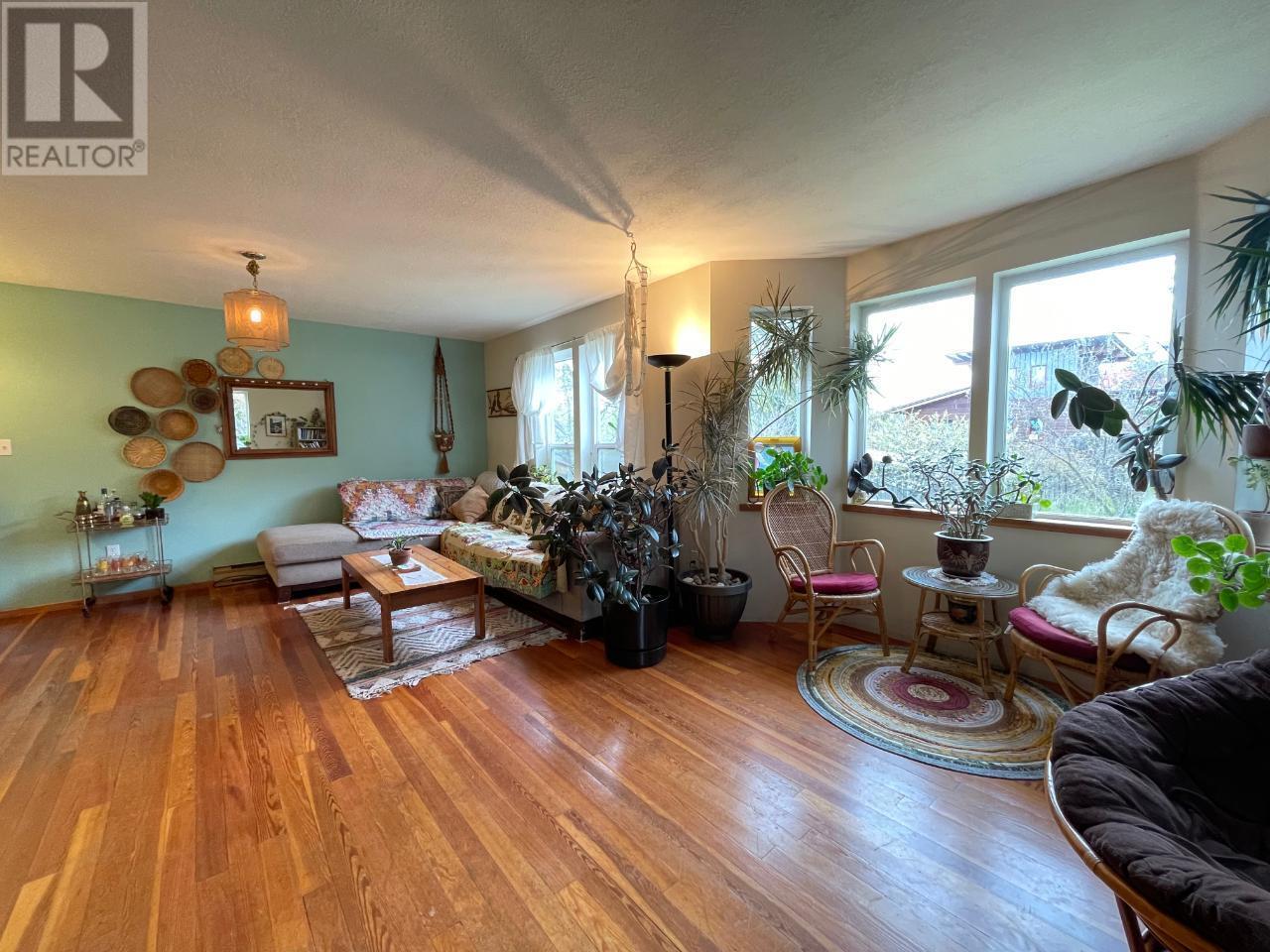7904 Railway Avenue, Procter