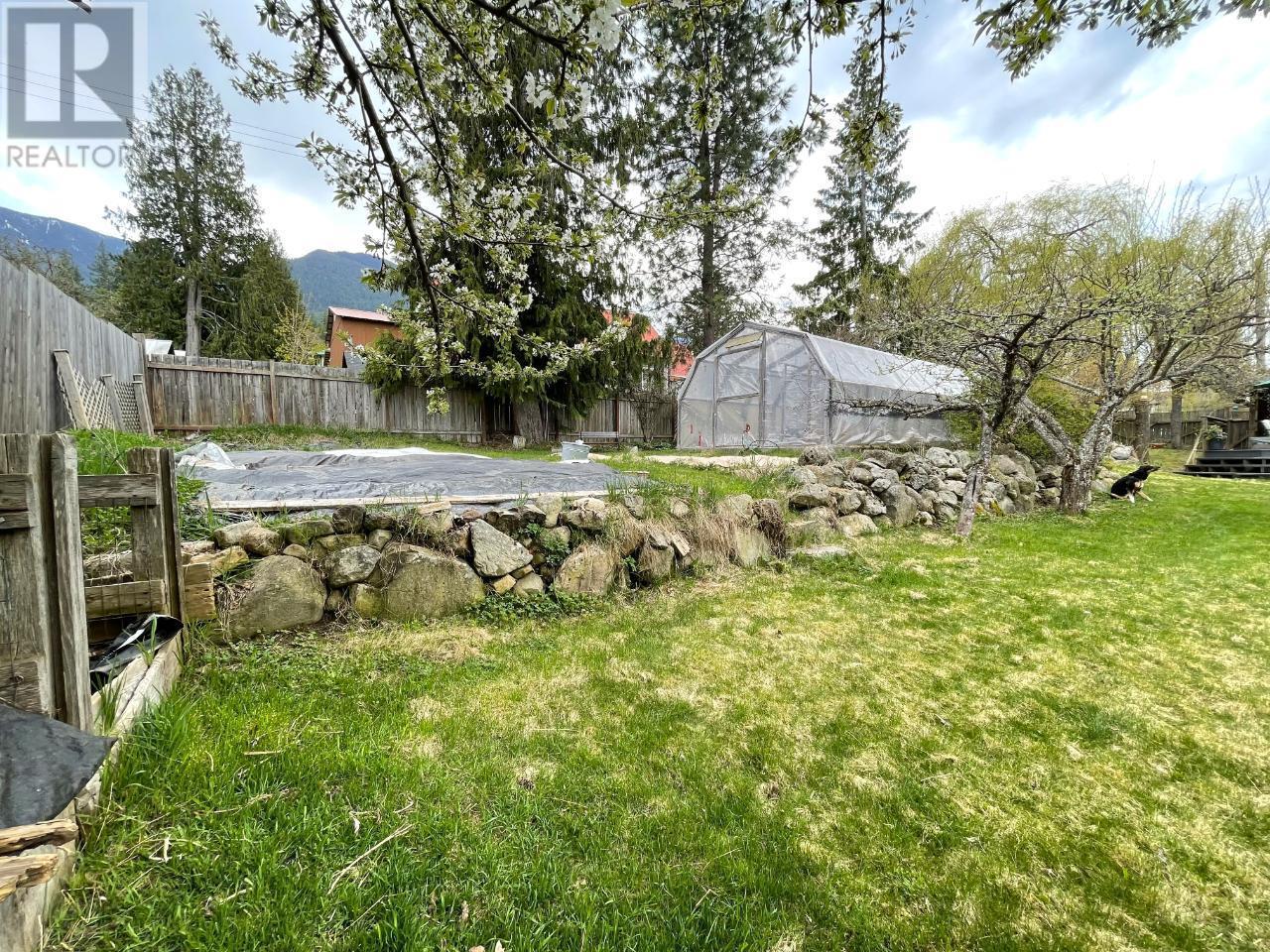 7904 Railway Avenue, Procter
