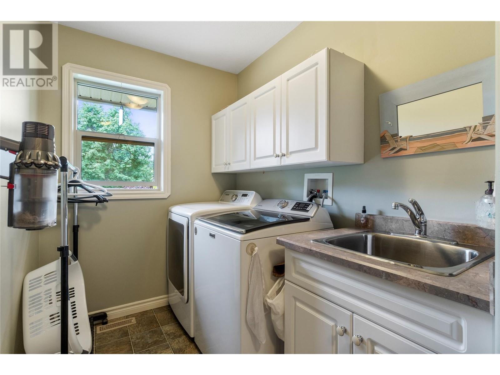  2796 Golf Course Drive, Blind Bay