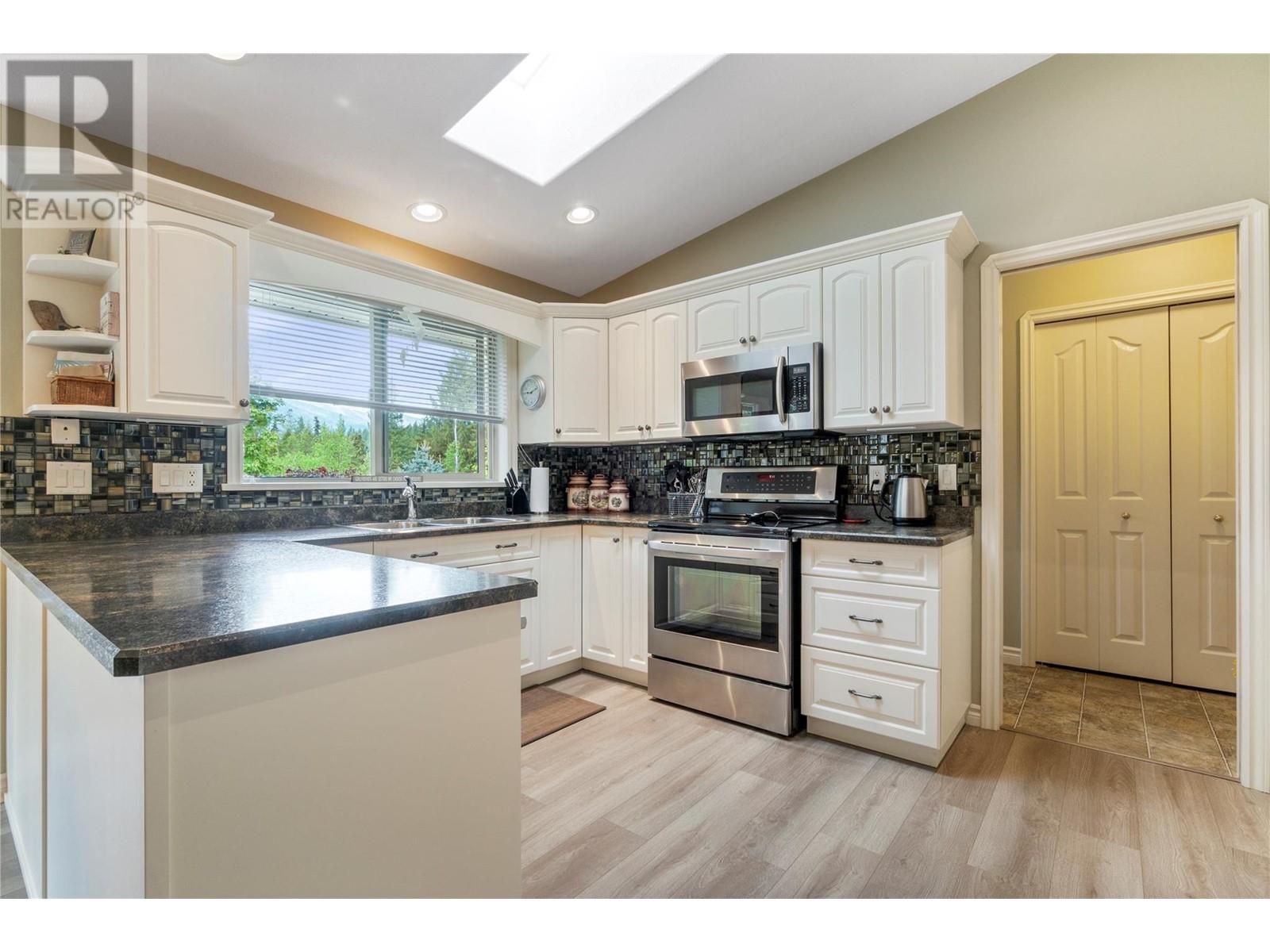 Photo 11 of 2796 Golf Course Drive, Blind Bay BC