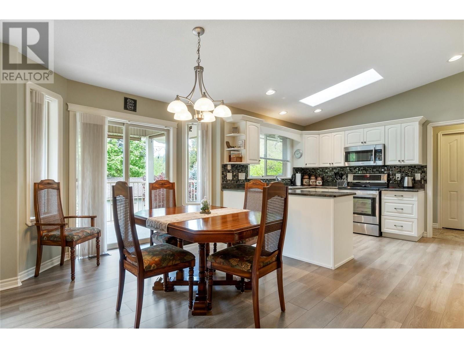 Photo 10 of 2796 Golf Course Drive, Blind Bay BC