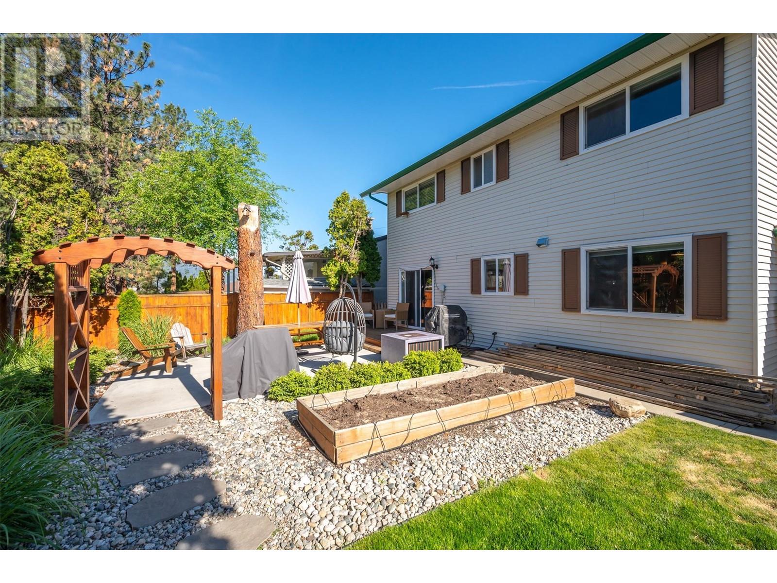  1626 Carmi Avenue, Penticton