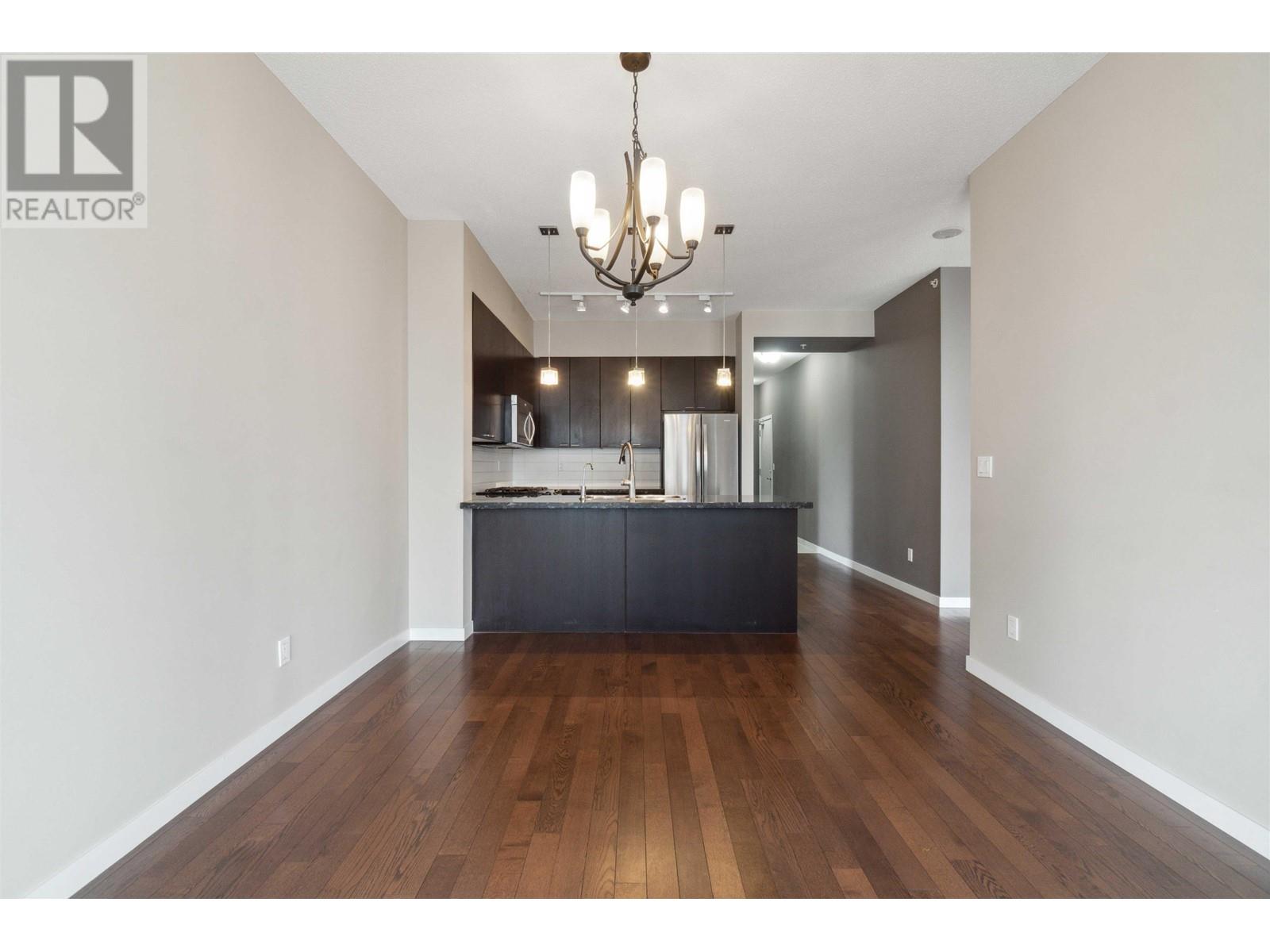 Photo 11 of 1904 39 Sixth Street, New Westminster BC