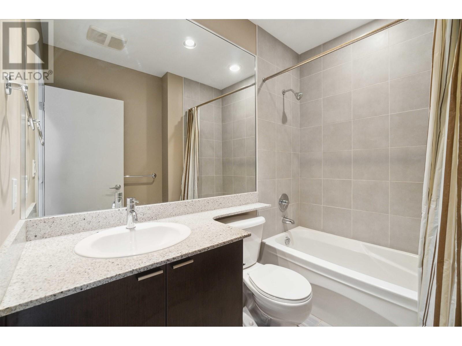 Photo 8 of 1904 39 Sixth Street, New Westminster BC
