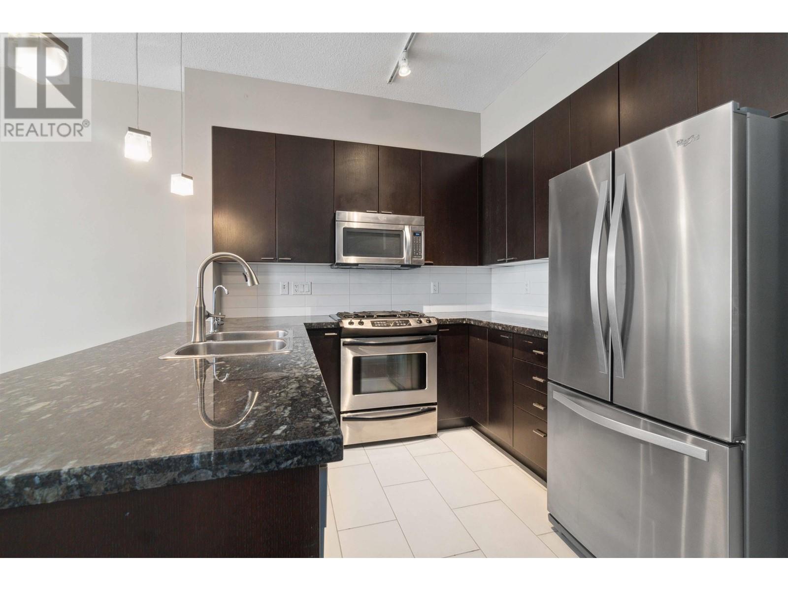 Photo 16 of 1904 39 Sixth Street, New Westminster BC