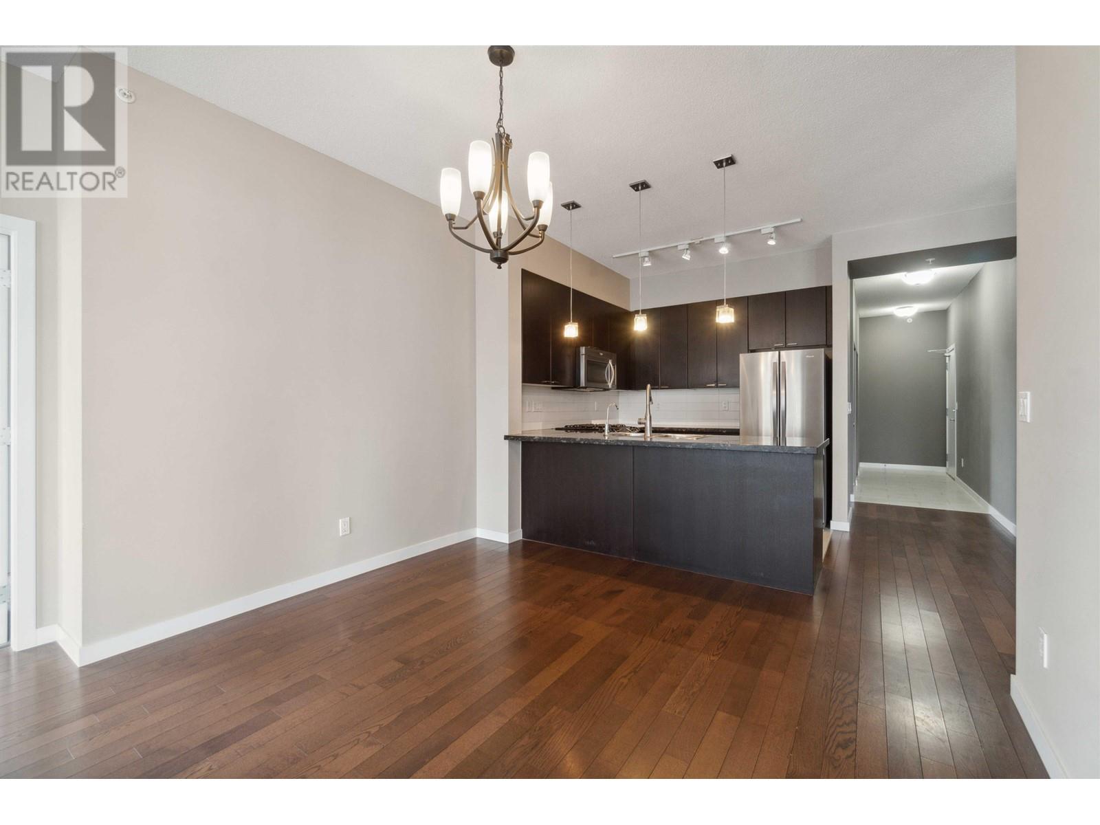 Photo 23 of 1904 39 Sixth Street, New Westminster BC