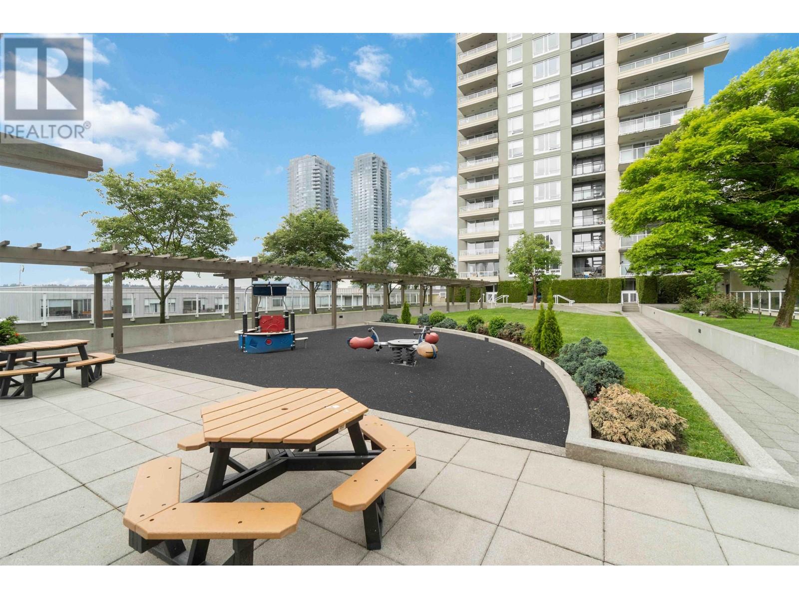 Photo 10 of 1904 39 Sixth Street, New Westminster BC