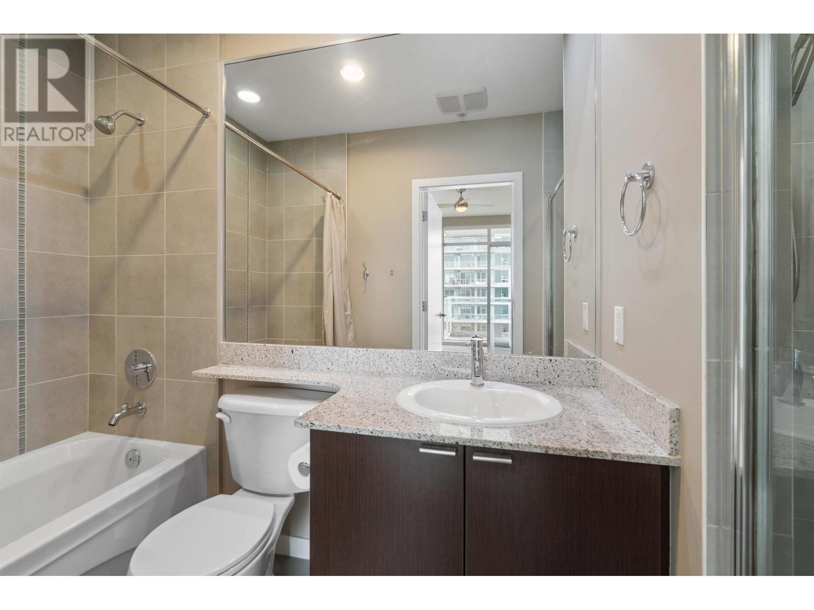 Photo 5 of 1904 39 Sixth Street, New Westminster BC