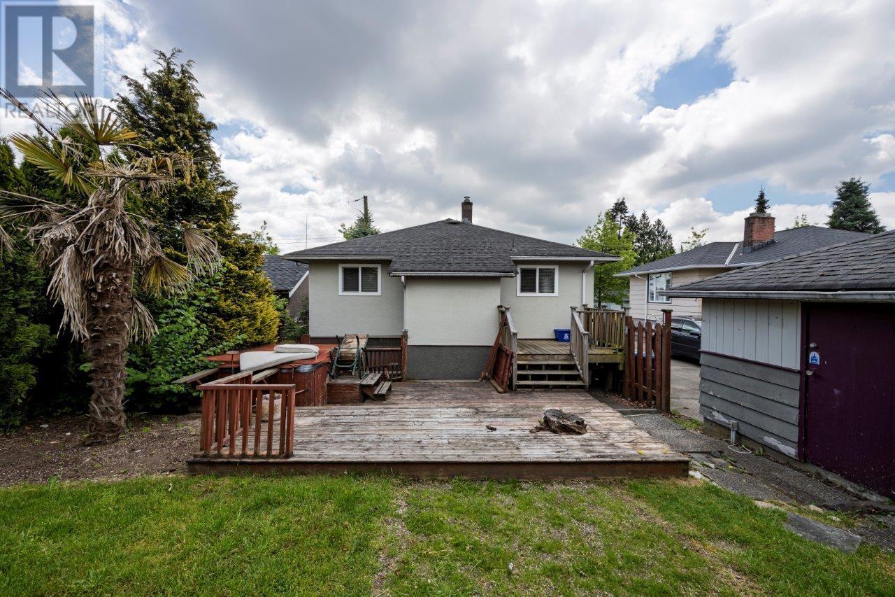 1303 EDINBURGH STREET, New Westminster