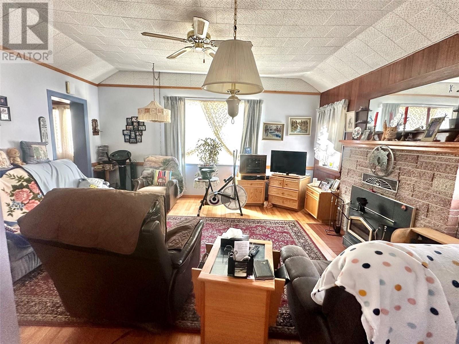  110 9th Avenue, Keremeos