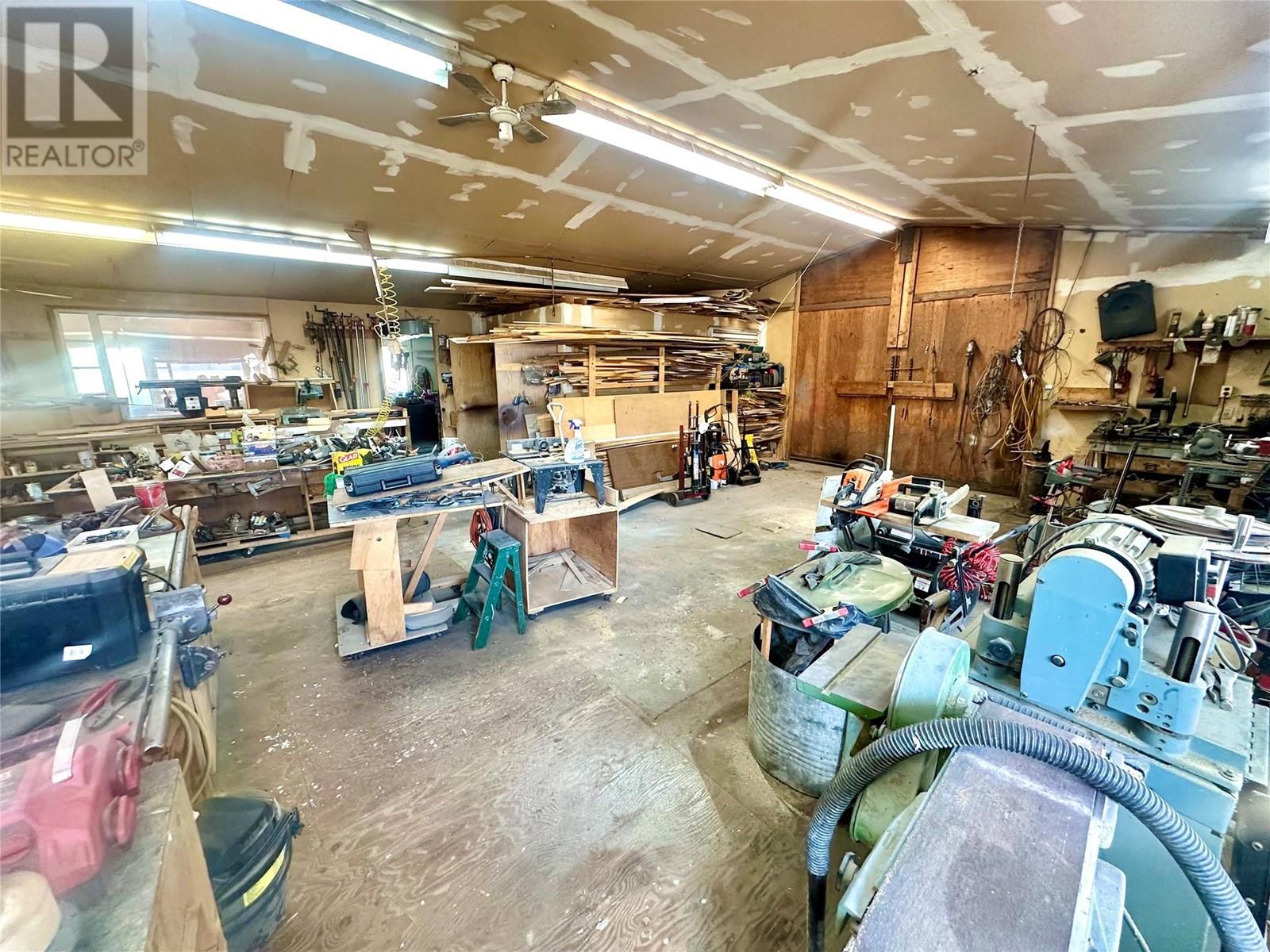 110 9th Avenue, Keremeos