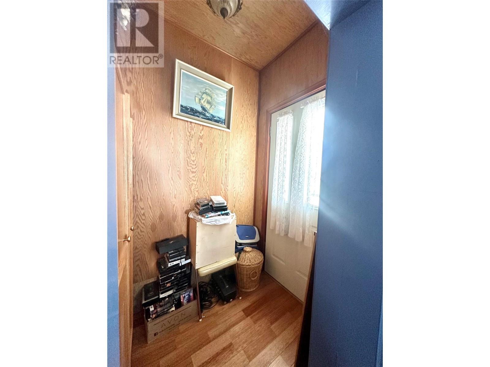  110 9th Avenue, Keremeos