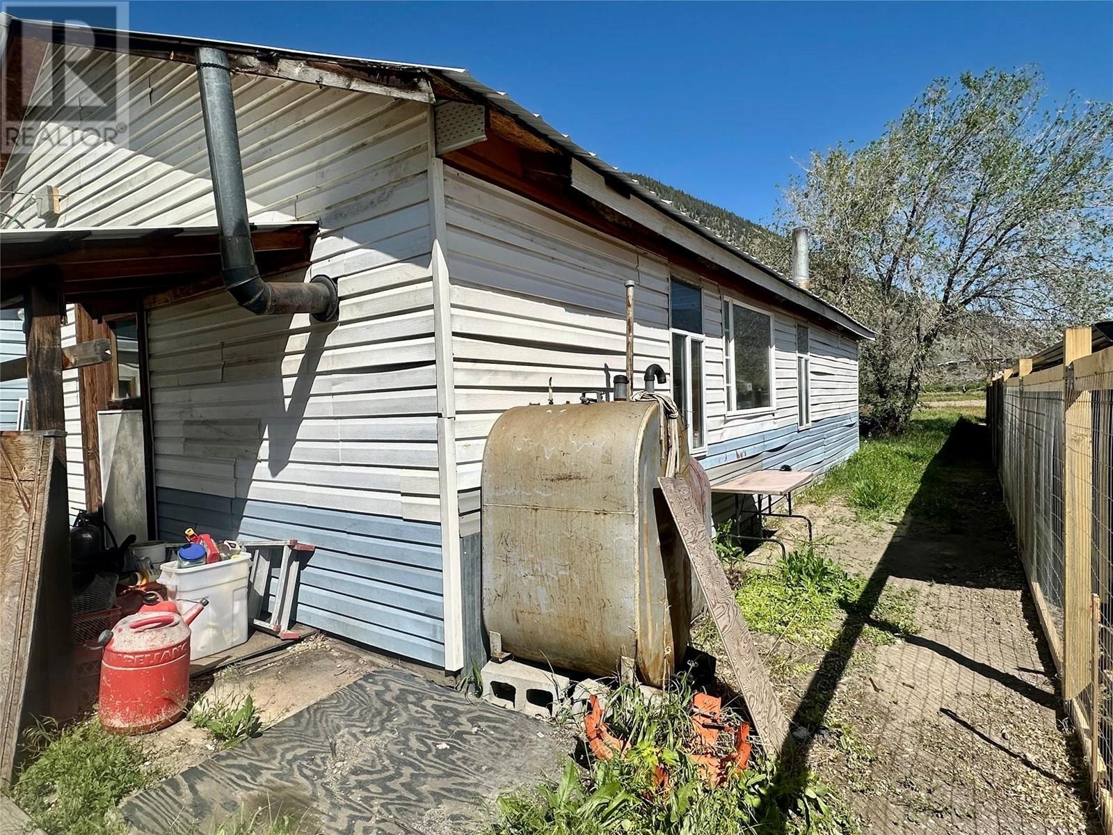  110 9th Avenue, Keremeos
