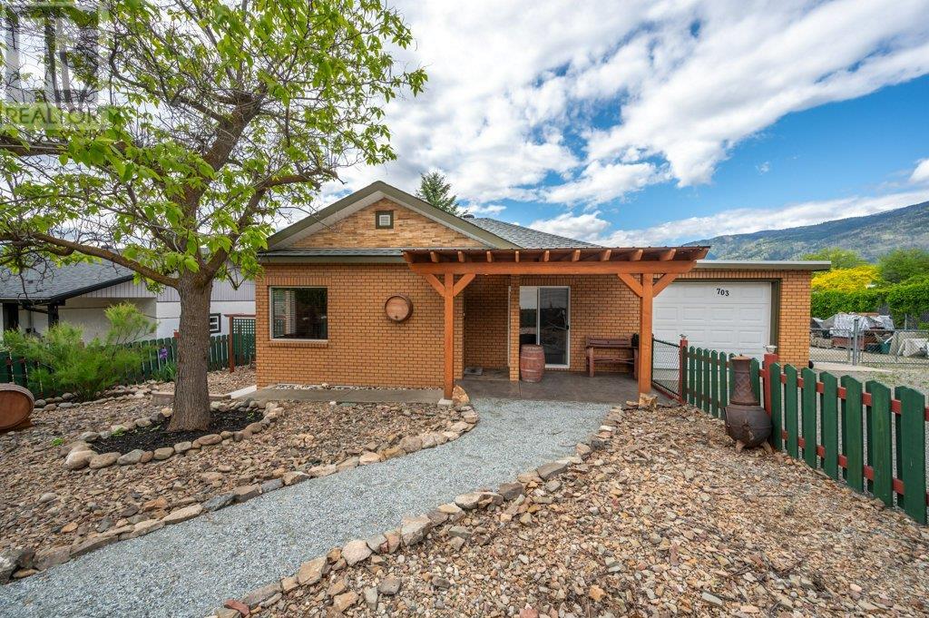 703 Similkameen Avenue, Oliver