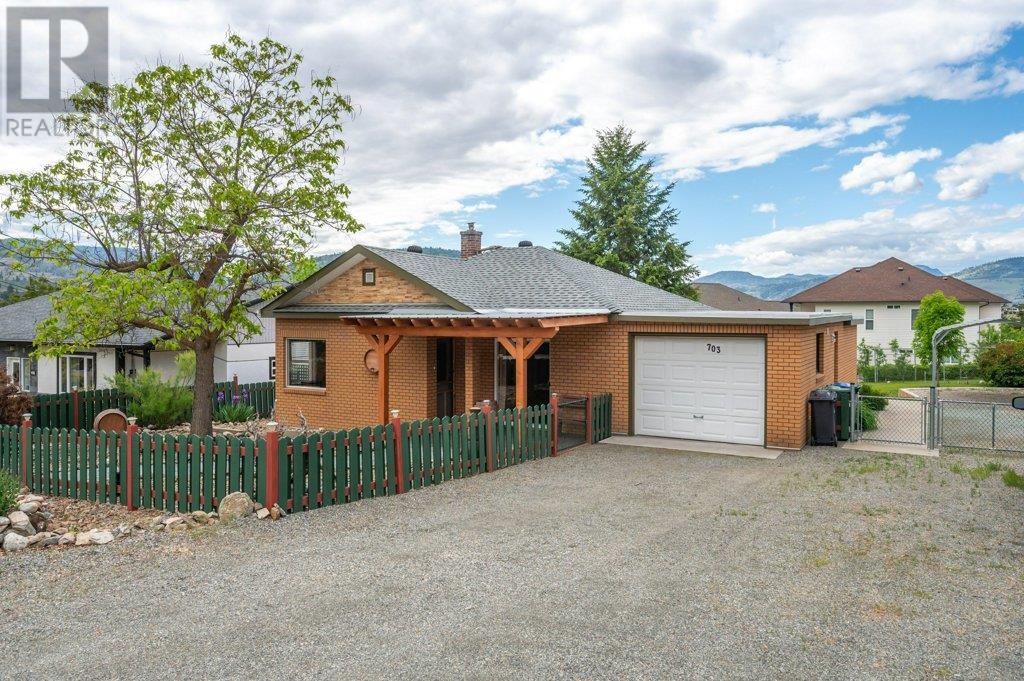  703 Similkameen Avenue, Oliver