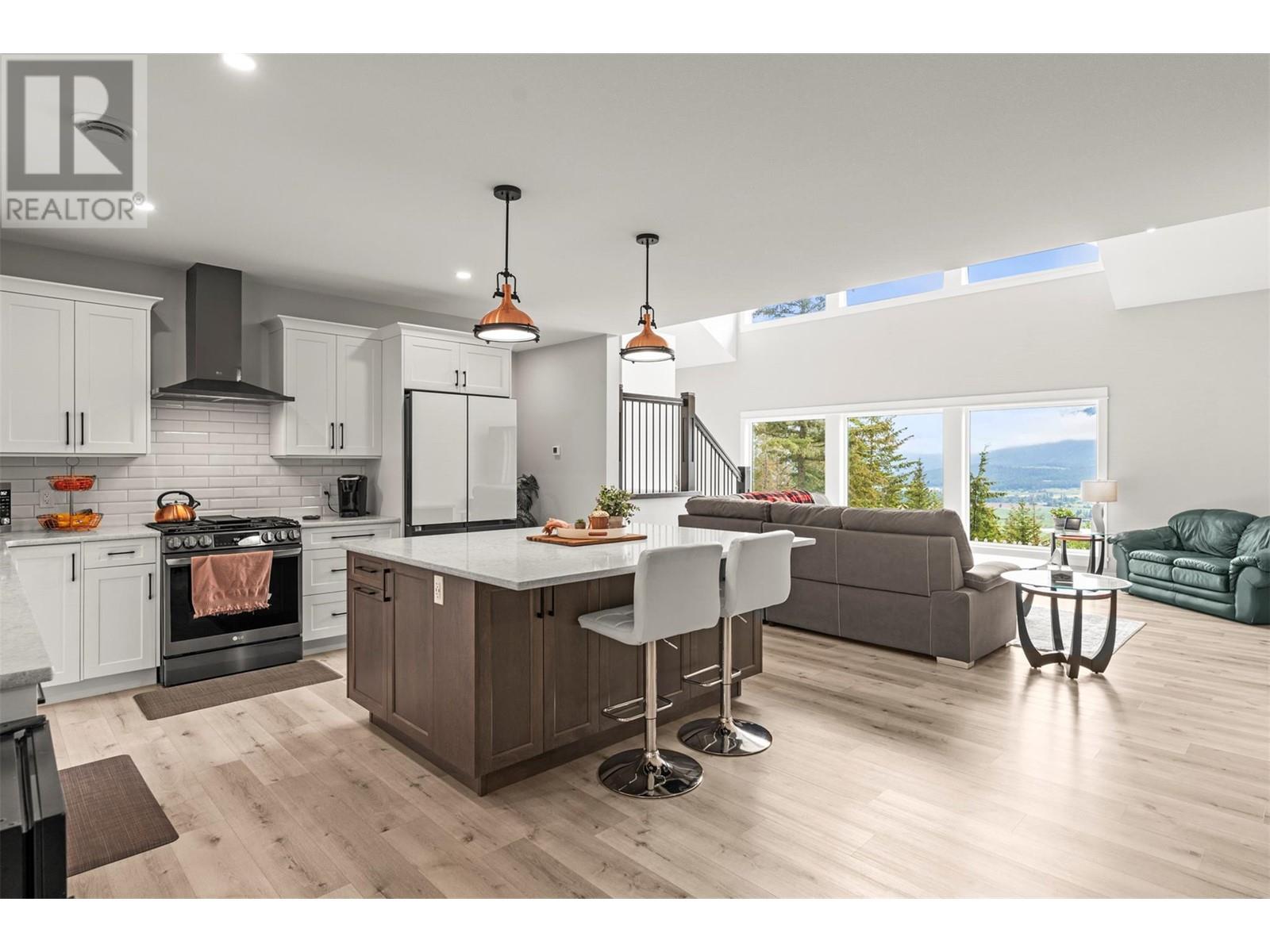  307 Oxbow Place, Enderby