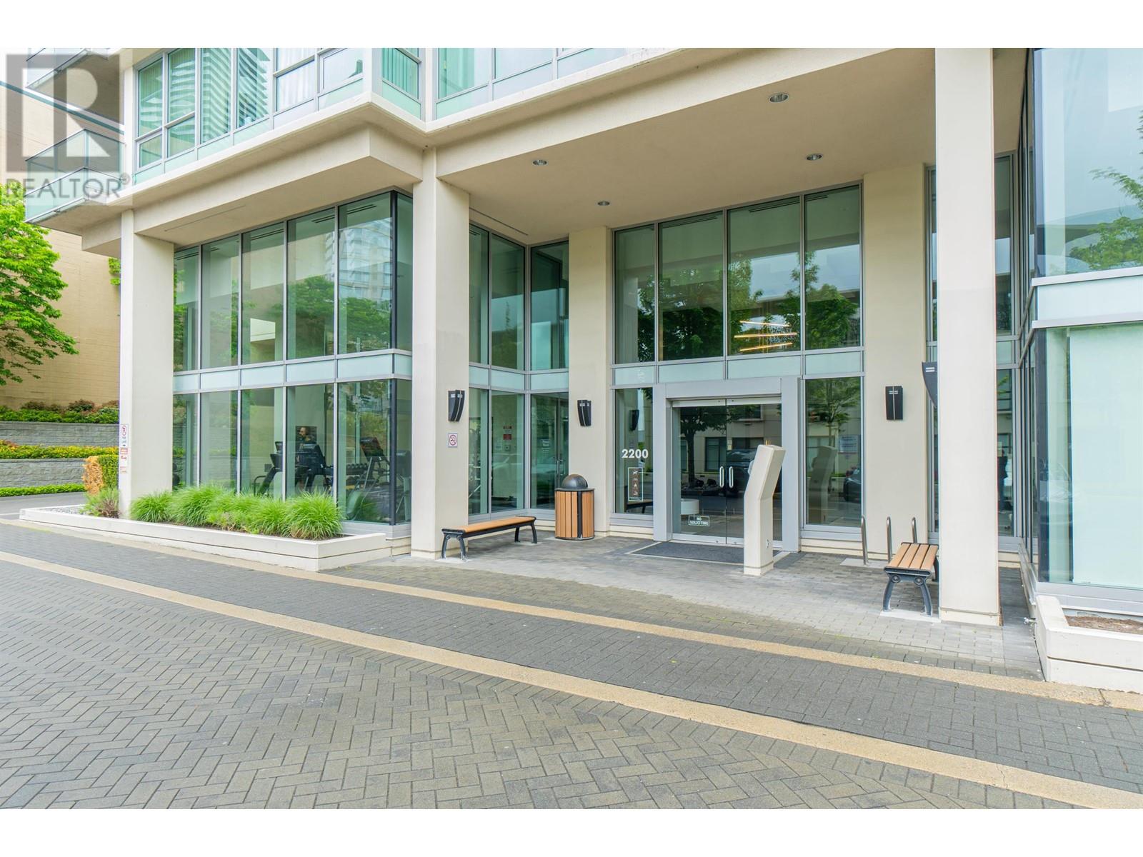 Photo 2 of 1901 2200 Douglas Road, Burnaby BC
