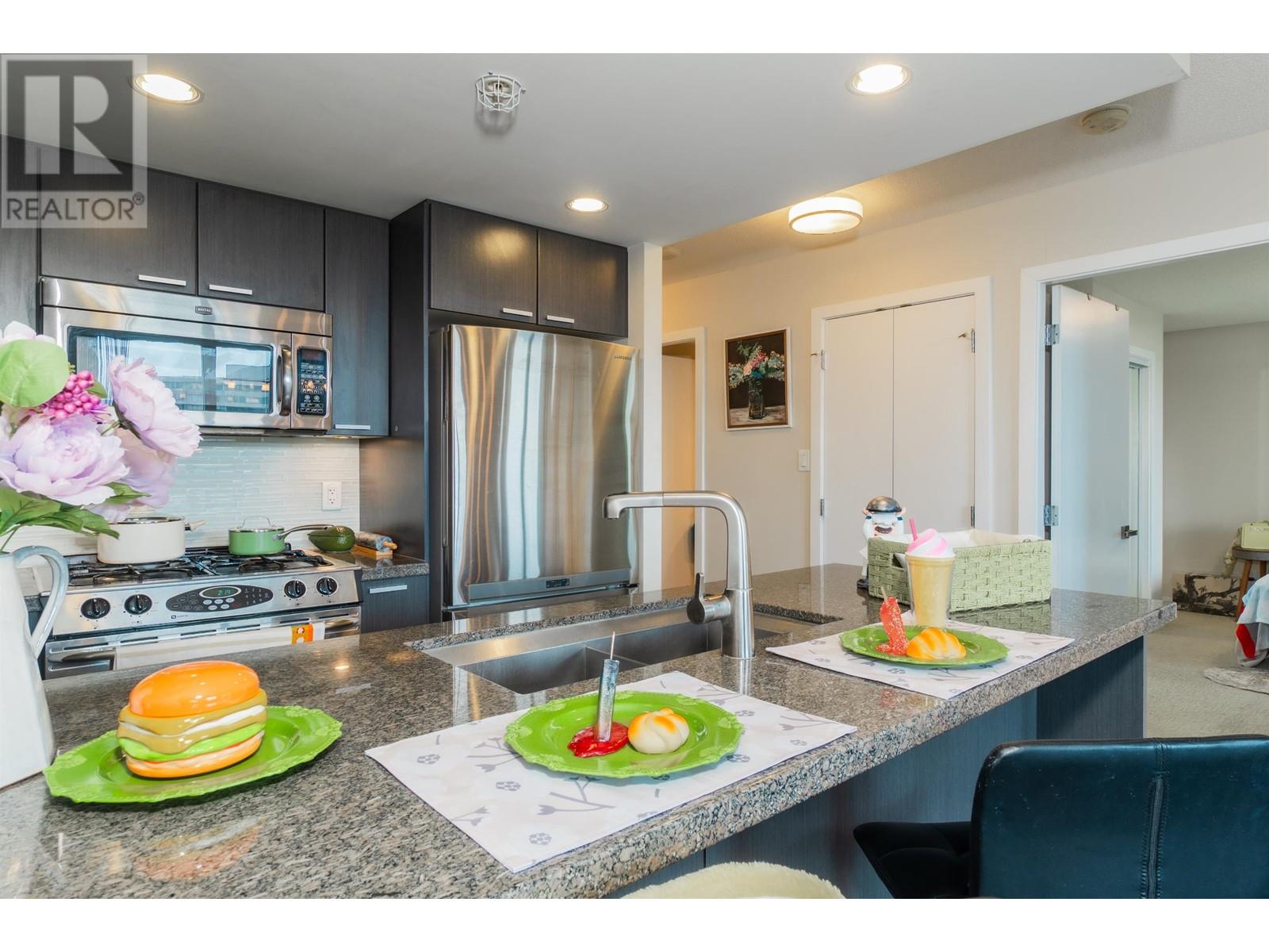 Photo 14 of 1901 2200 Douglas Road, Burnaby BC