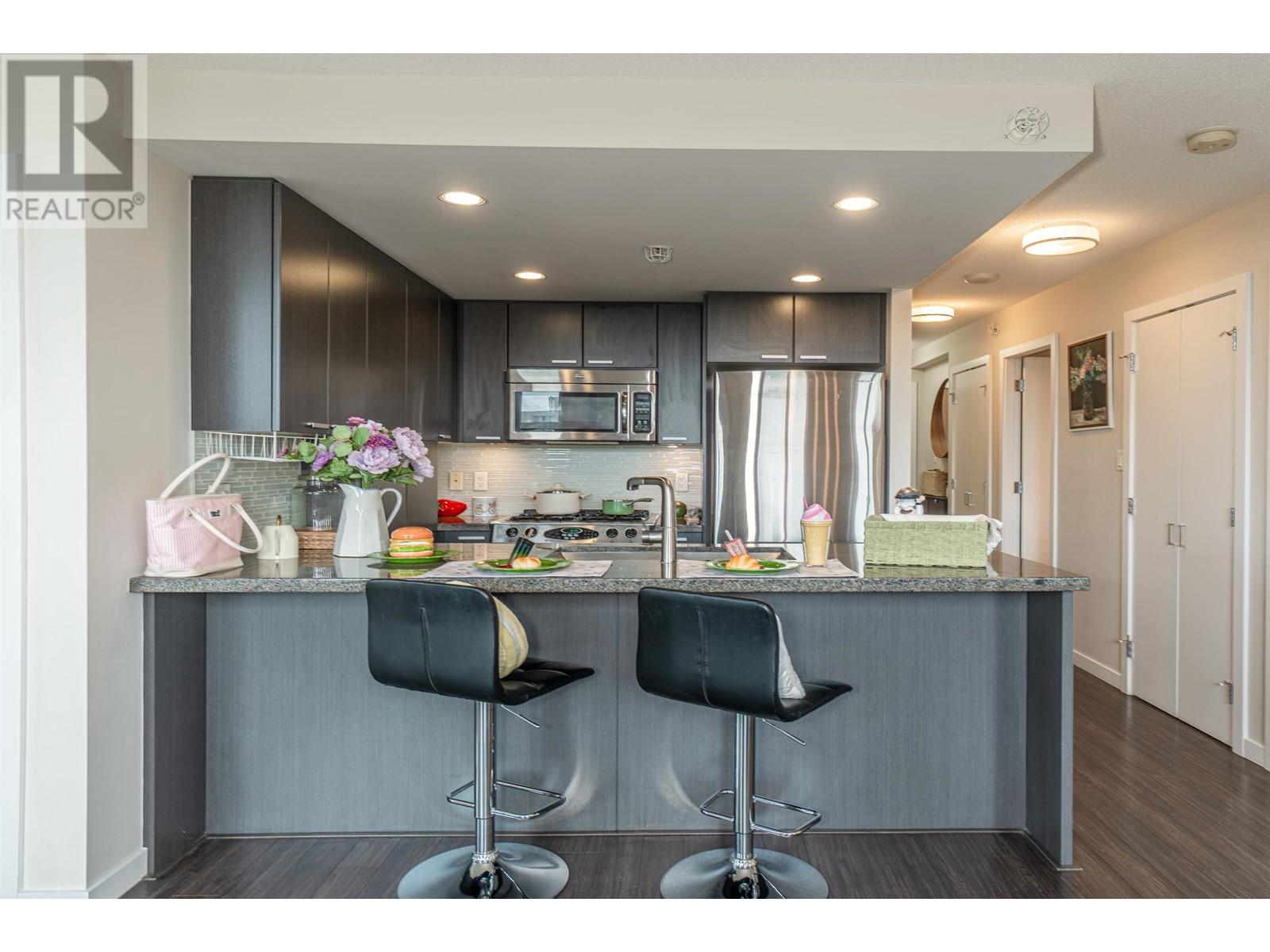 Photo 10 of 1901 2200 Douglas Road, Burnaby BC