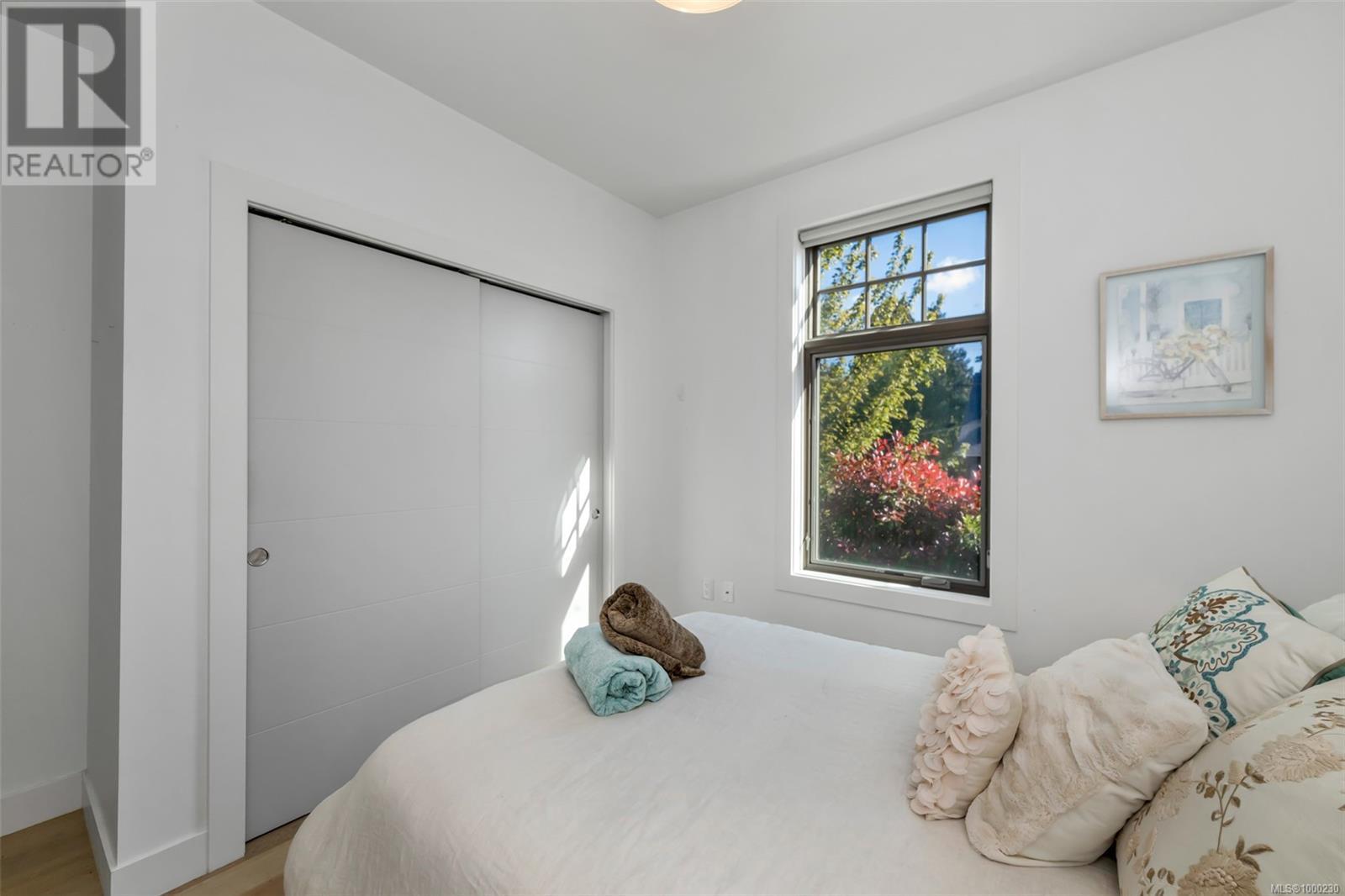 Photo 21 of 201 2580 Penrhyn St, Saanich BC