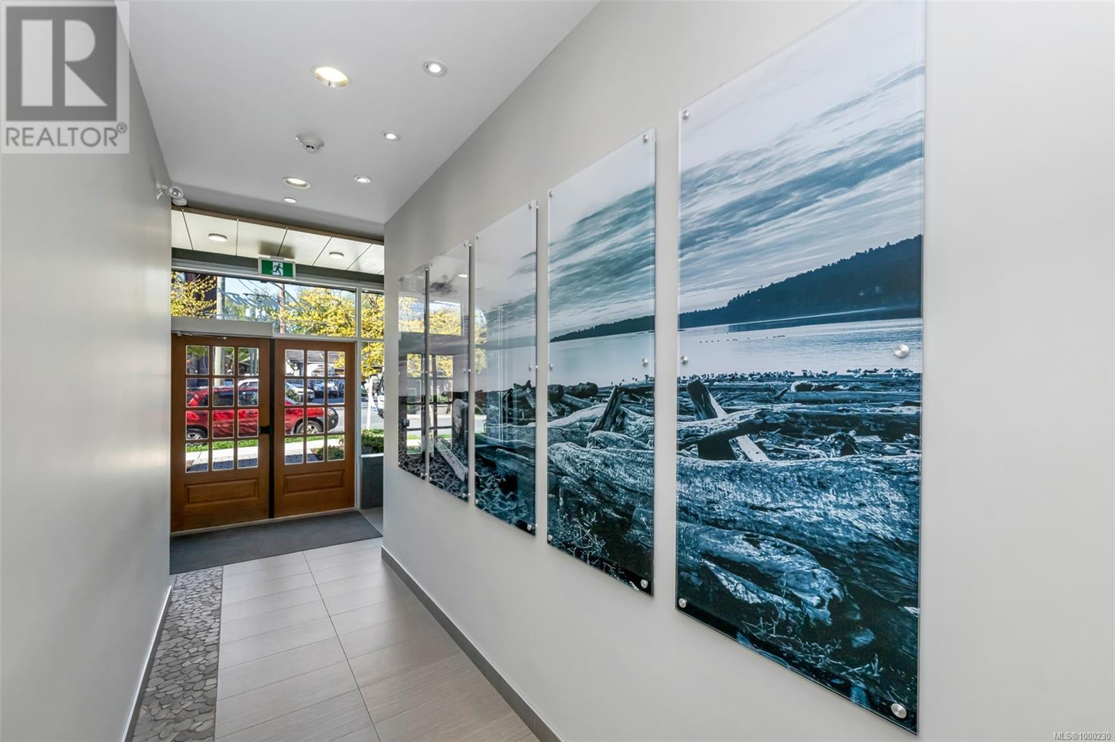 Photo 30 of 201 2580 Penrhyn St, Saanich BC