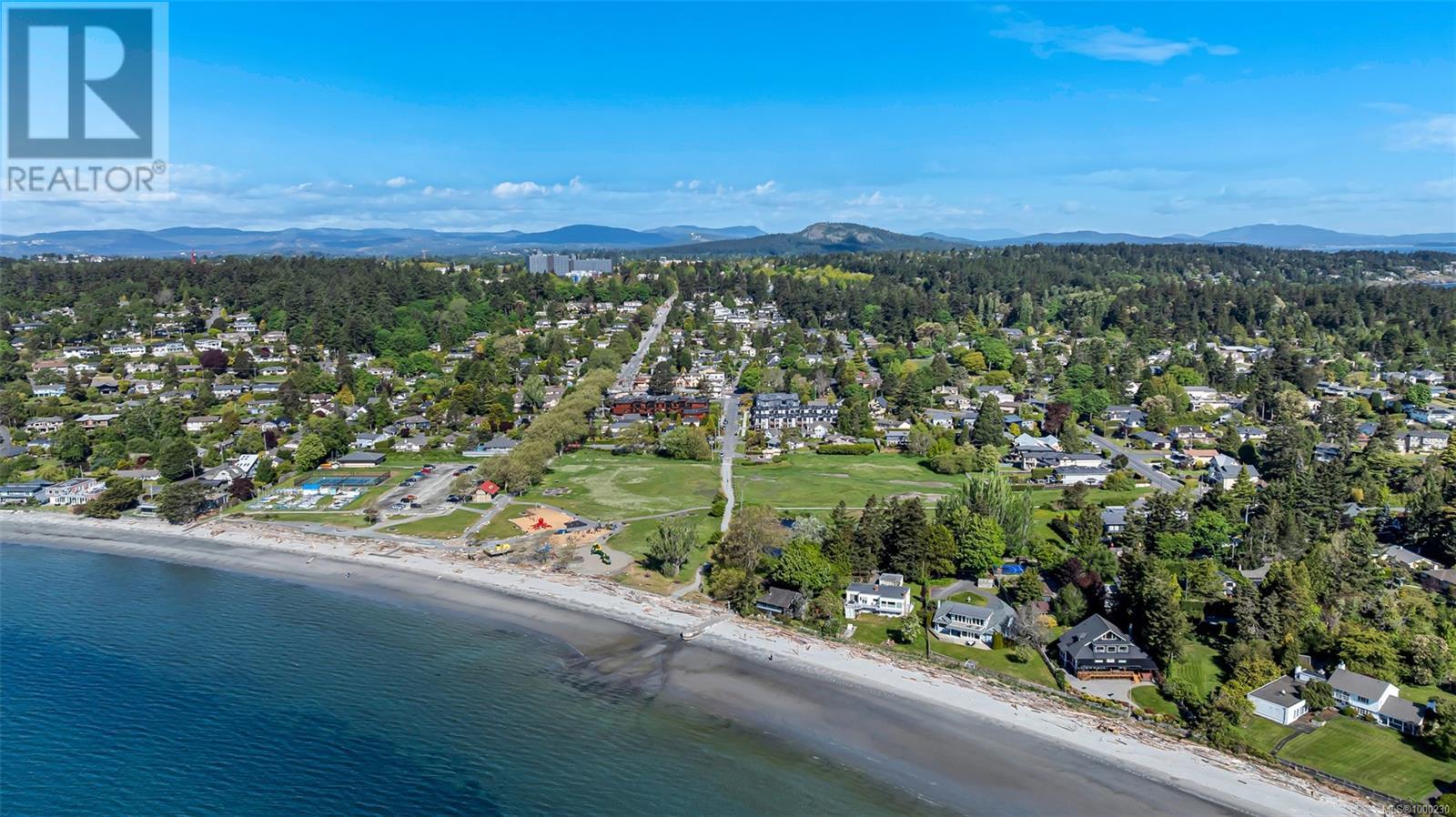 Photo 35 of 201 2580 Penrhyn St, Saanich BC
