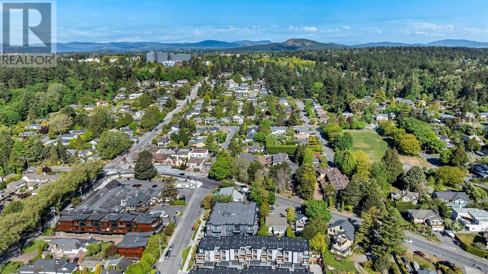 Photo 40 of 201 2580 Penrhyn St, Saanich BC