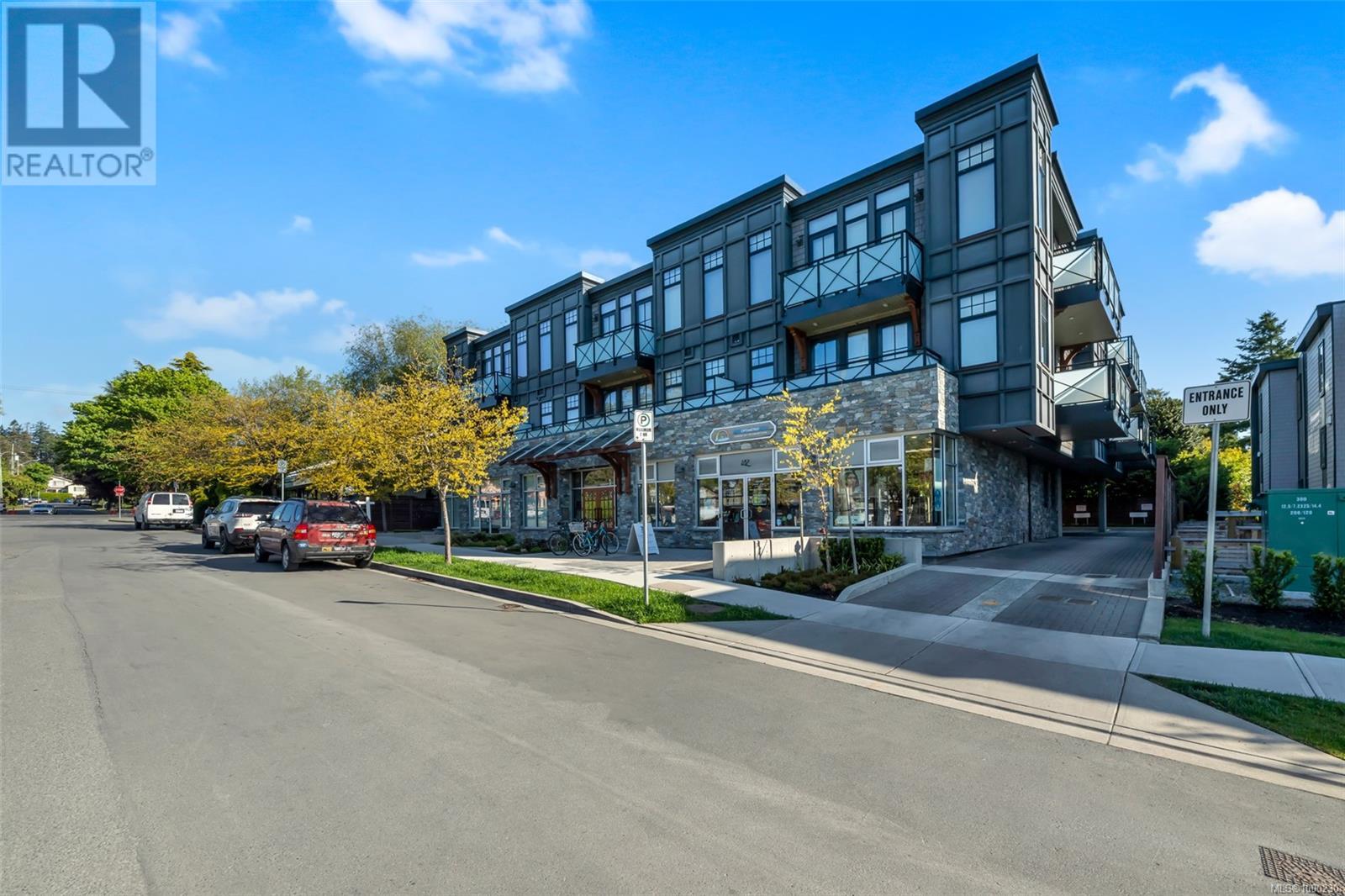 Photo 41 of 201 2580 Penrhyn St, Saanich BC
