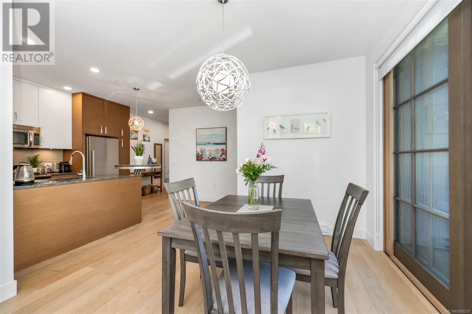 Photo 9 of 201 2580 Penrhyn St, Saanich BC