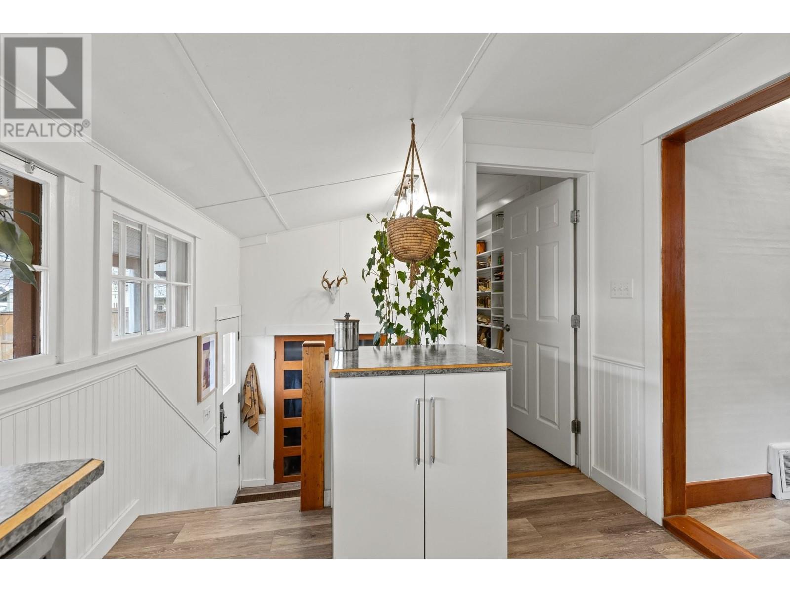  784 Lawrence Avenue, Kelowna