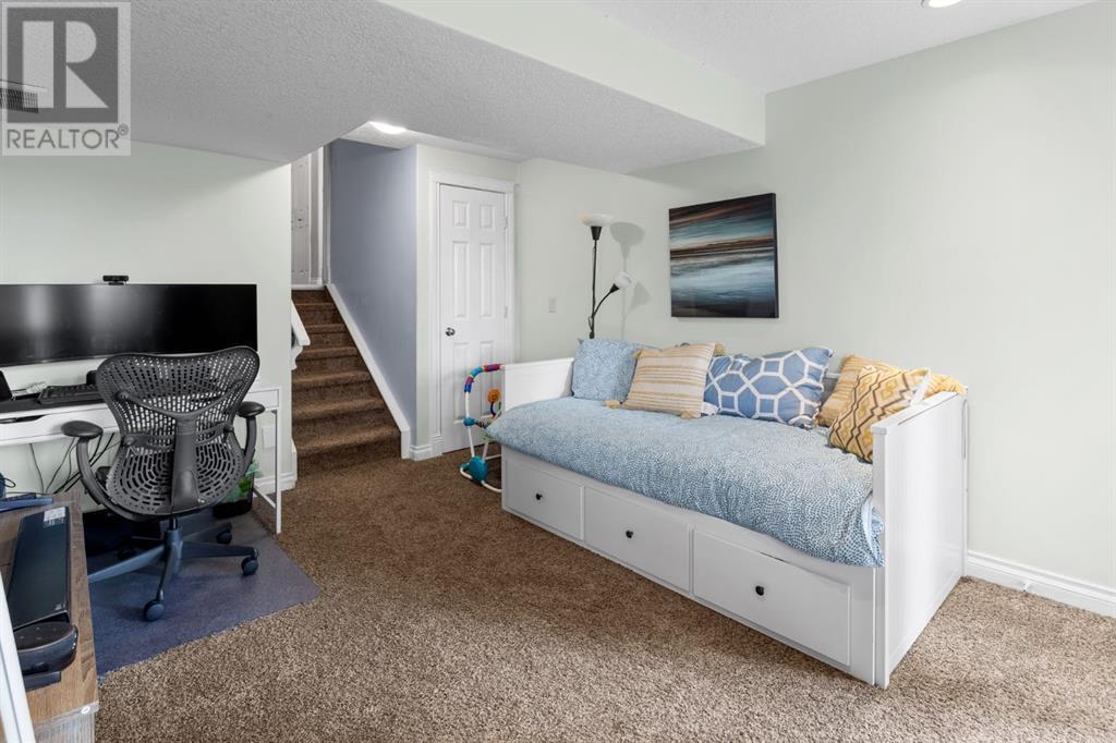 Single Family House 4 Level for Sale in  Dover Mews SE Dover Calgary 